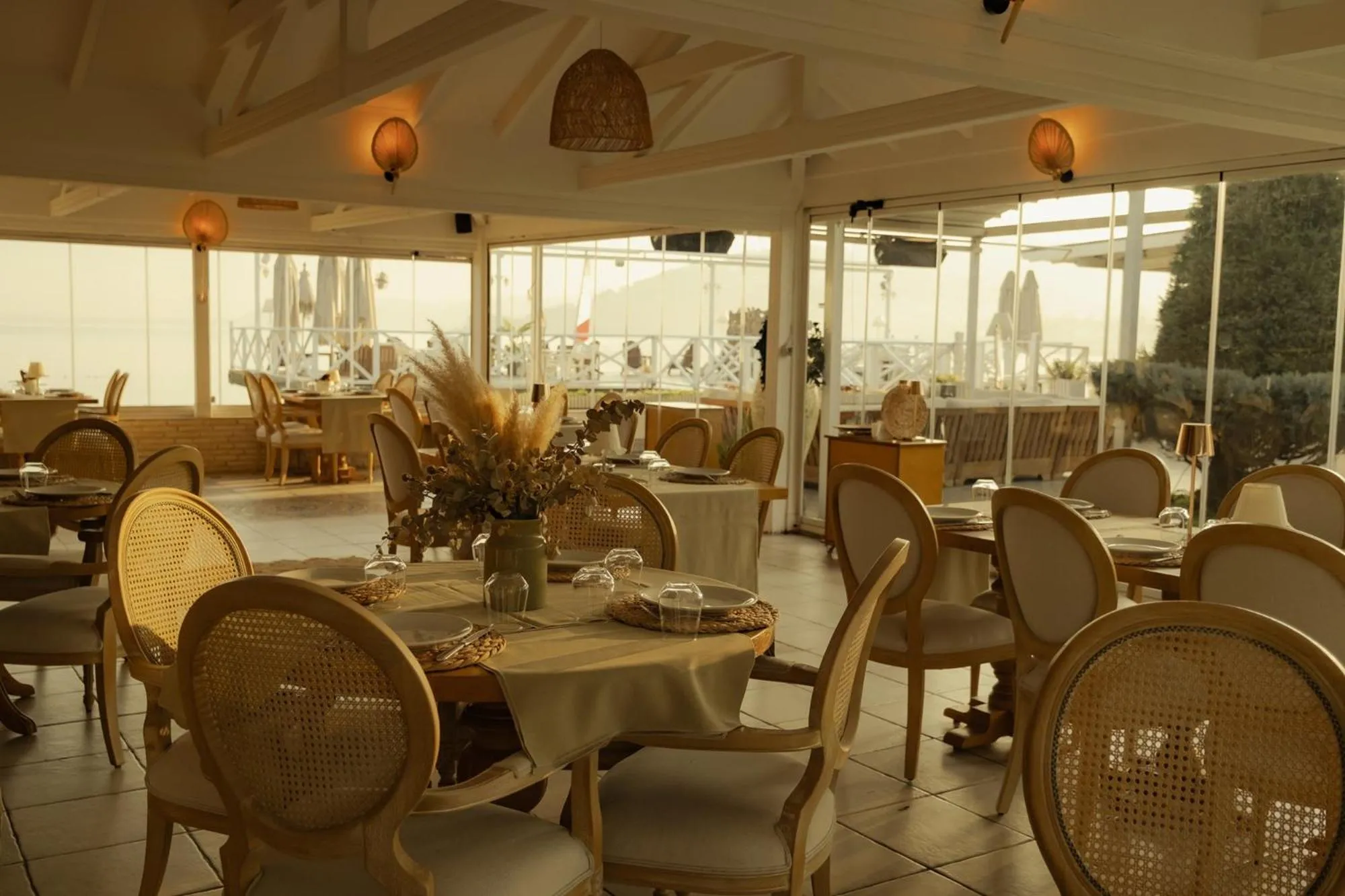 Restaurant/places to eat in Lale Hotel