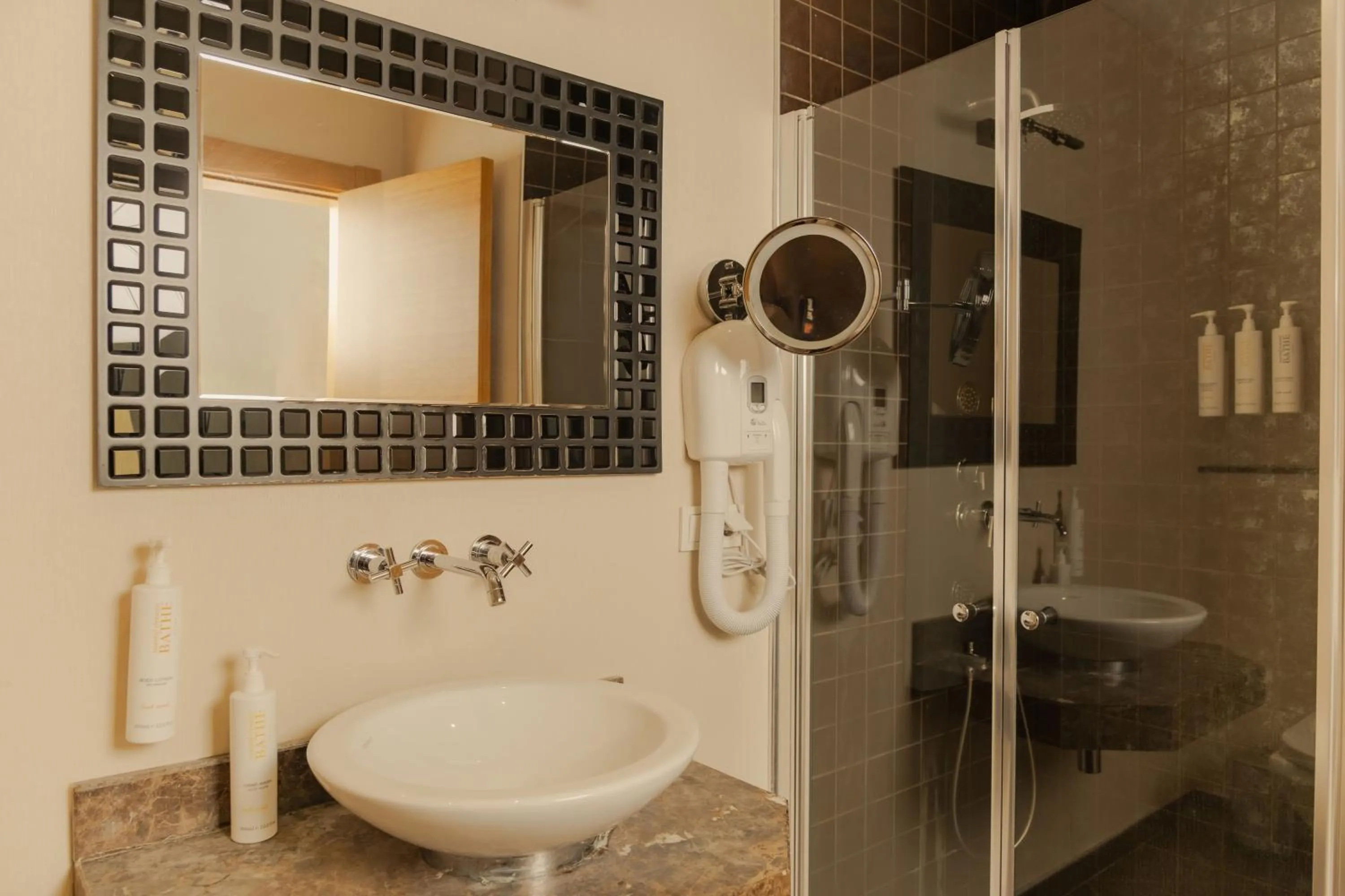 Shower in Lale Hotel