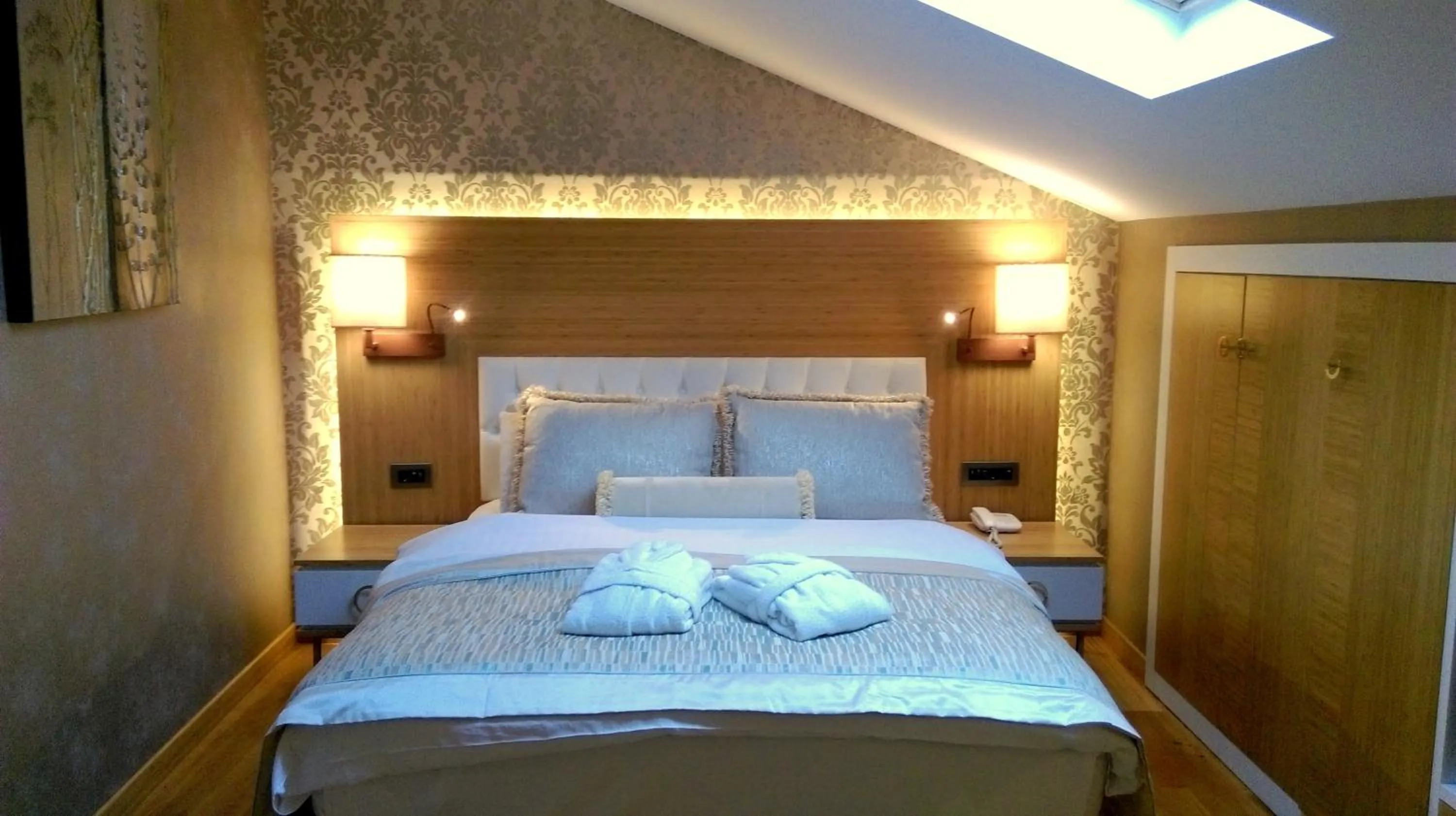 Deluxe Double Room with Mountain View in Lale Hotel