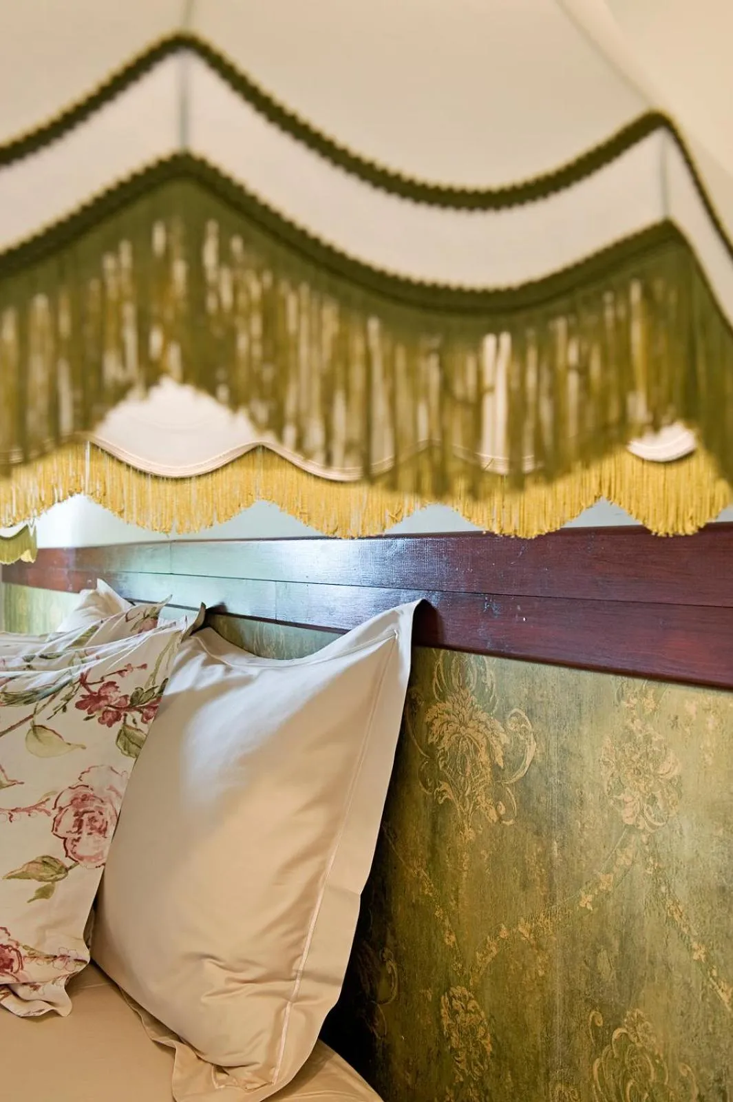 Decorative detail, Bed in Domaine de L'Isle Basse