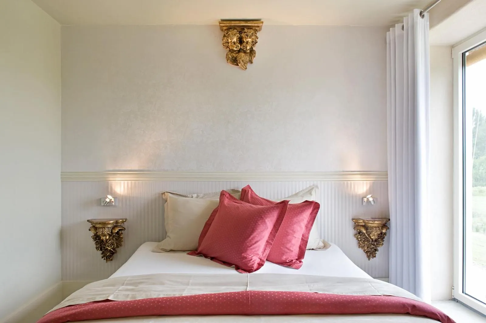 Photo of the whole room, Bed in Domaine de L'Isle Basse