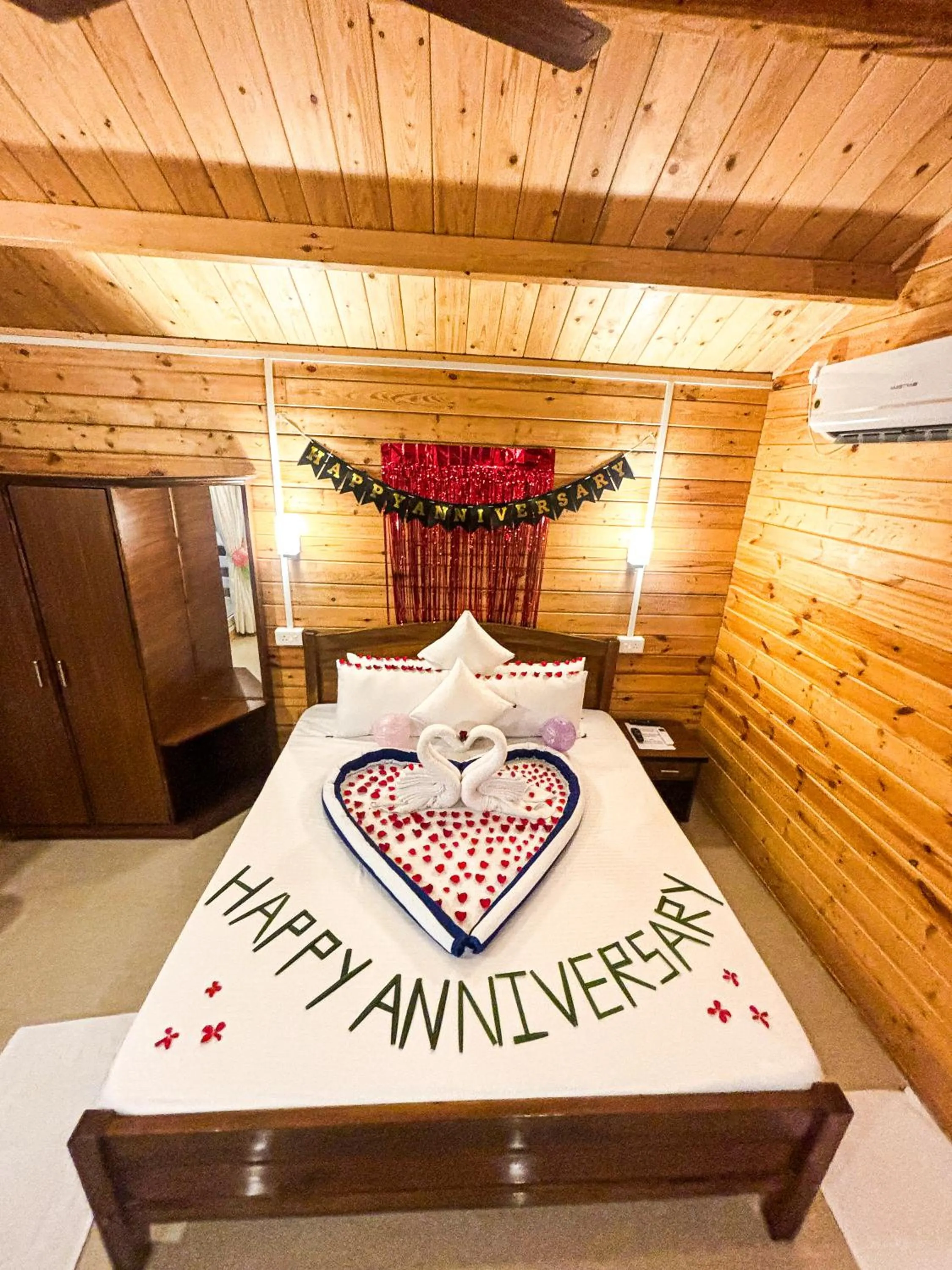 Photo of the whole room, Bed in Red Crab Eco Resorts
