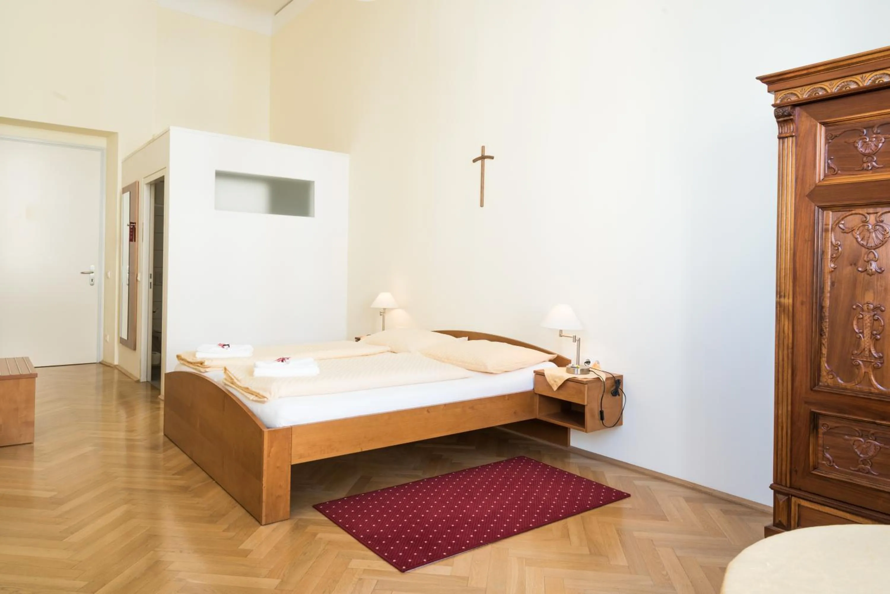 Photo of the whole room, Bed in Gästehaus im Priesterseminar Salzburg
