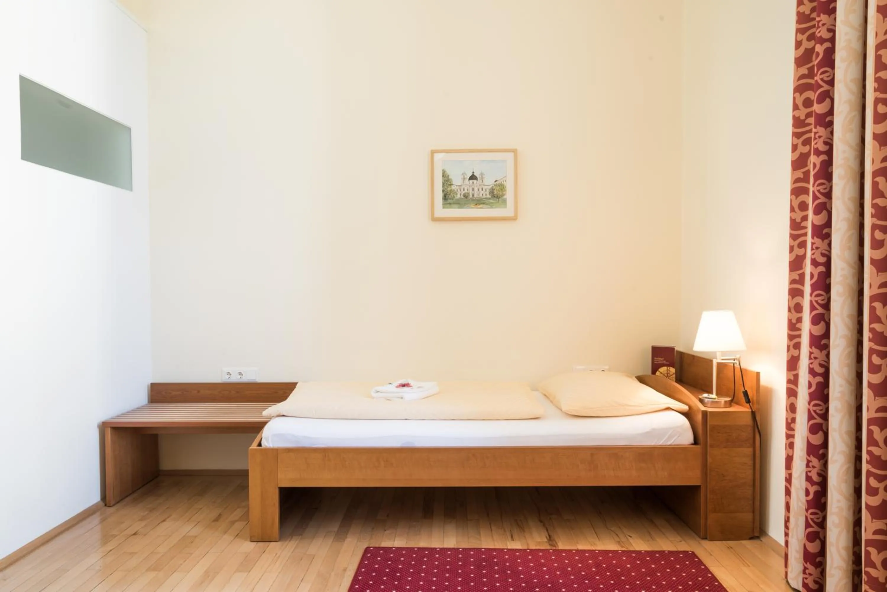 Photo of the whole room, Bed in Gästehaus im Priesterseminar Salzburg