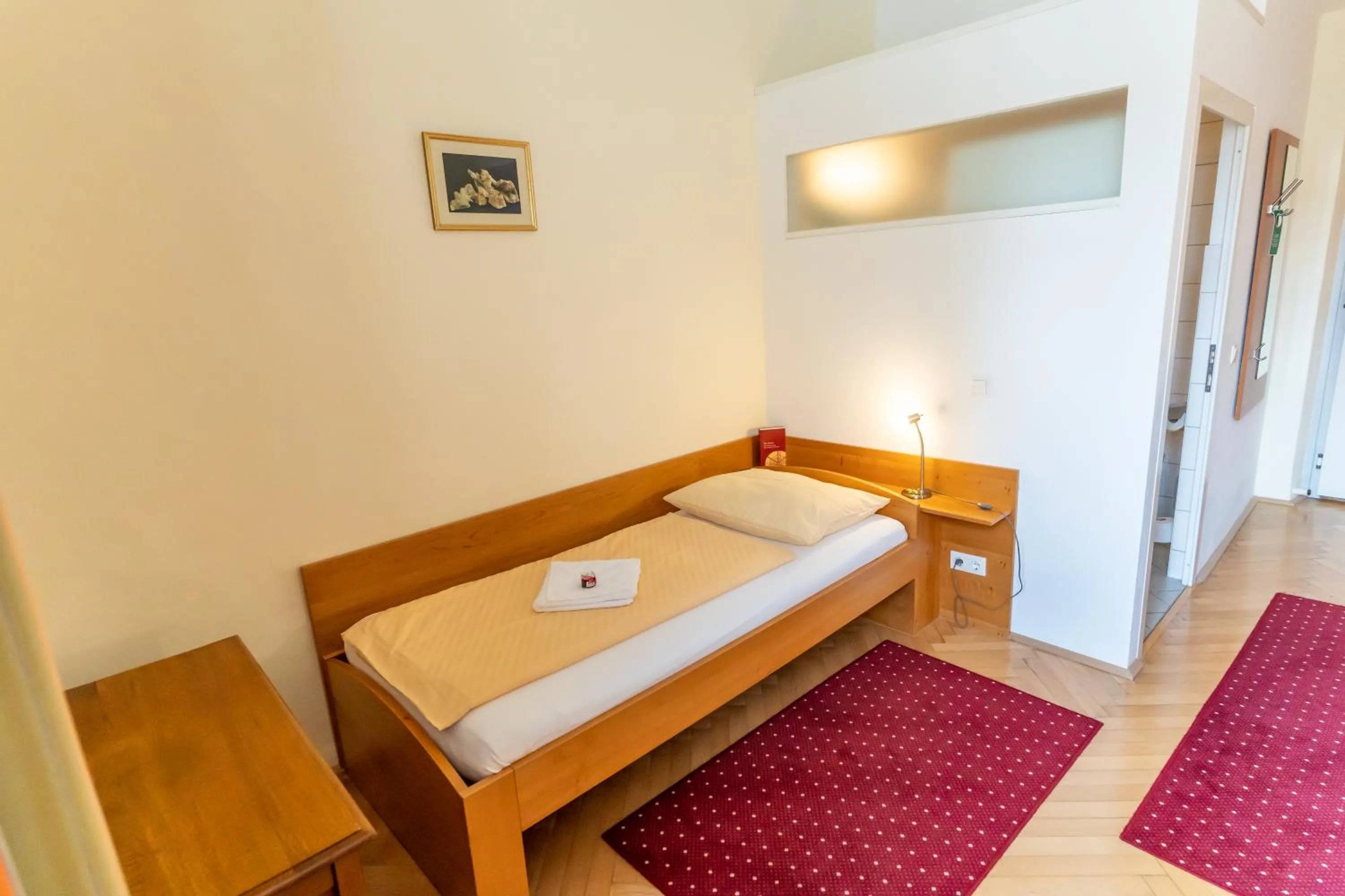 Photo of the whole room, Bed in Gästehaus im Priesterseminar Salzburg