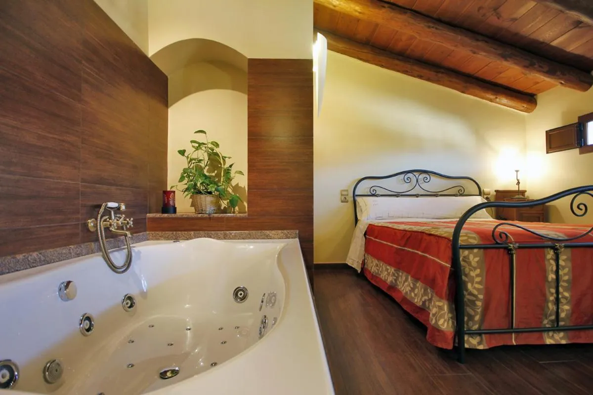 Hot Tub, Bed in Apartamentos Santa Agueda