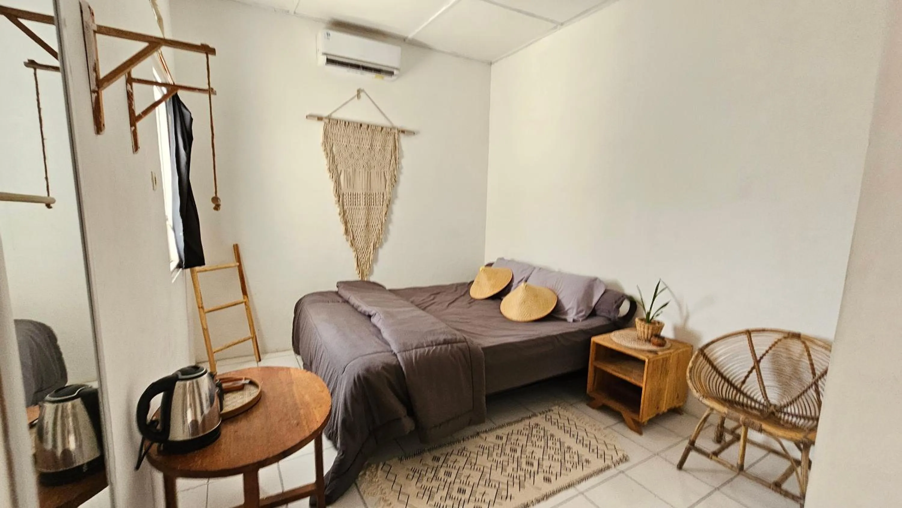 air conditioner in Oke Baik Hostel