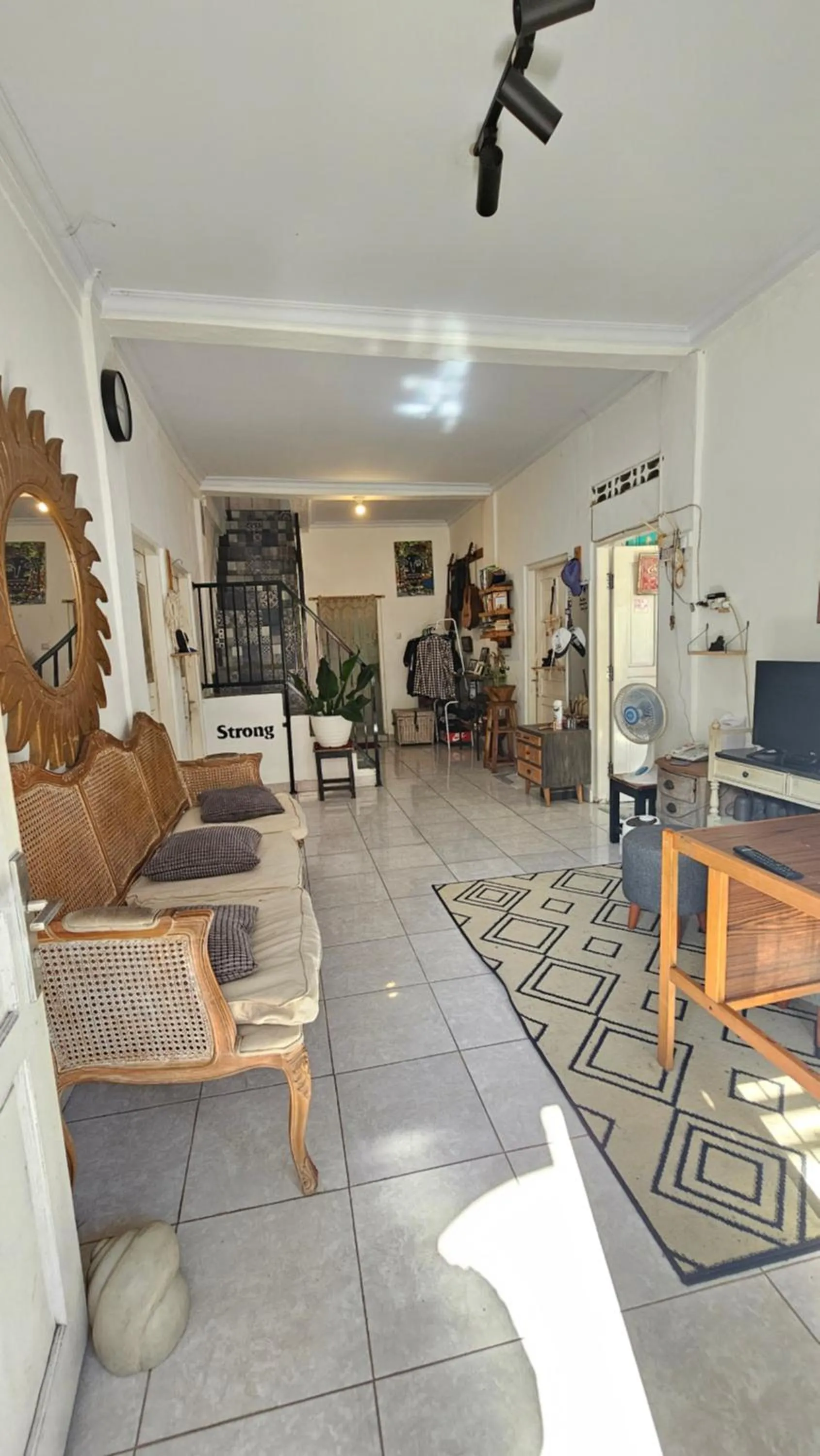 TV and multimedia in Oke Baik Hostel