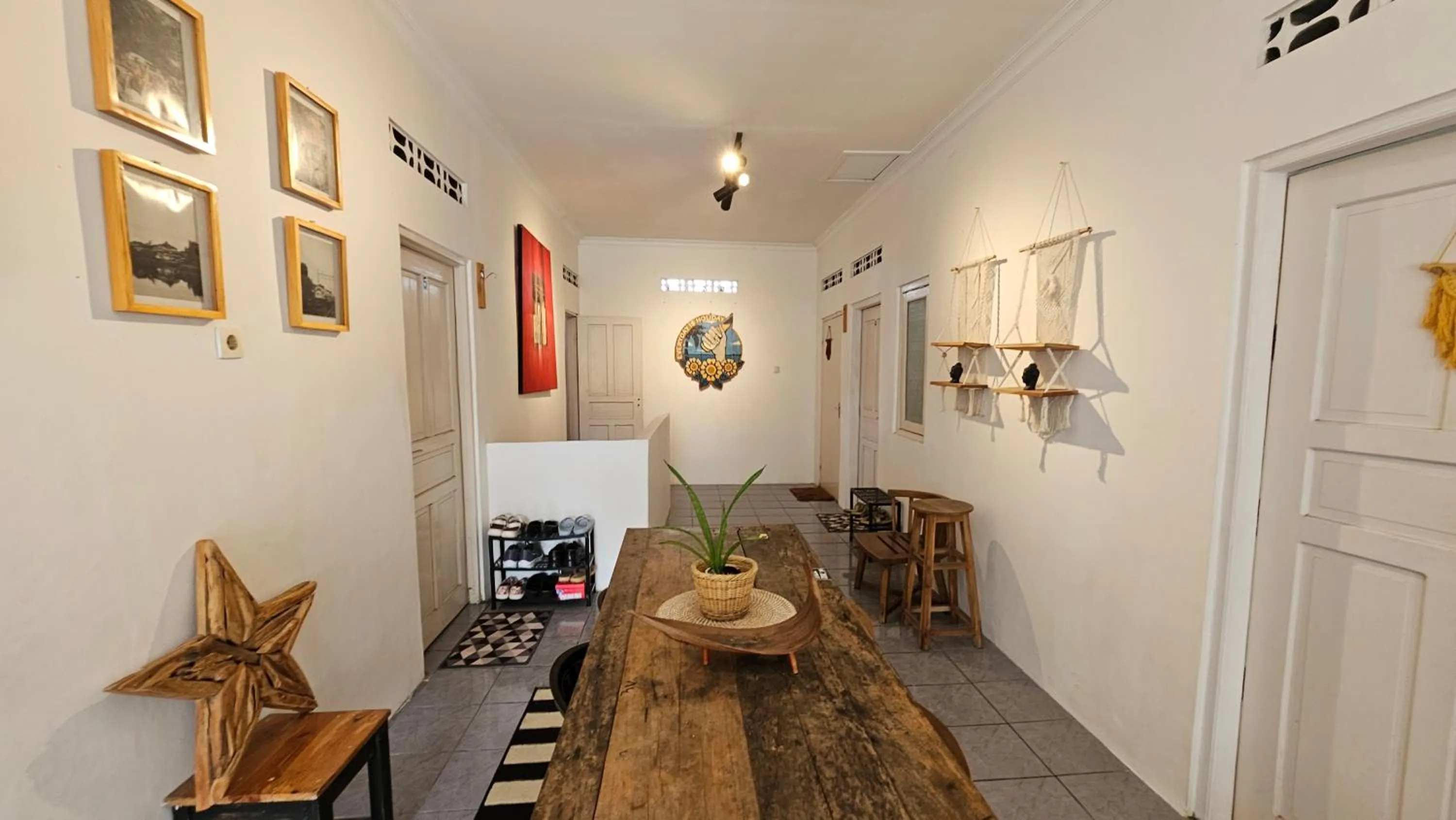 hair dresser in Oke Baik Hostel