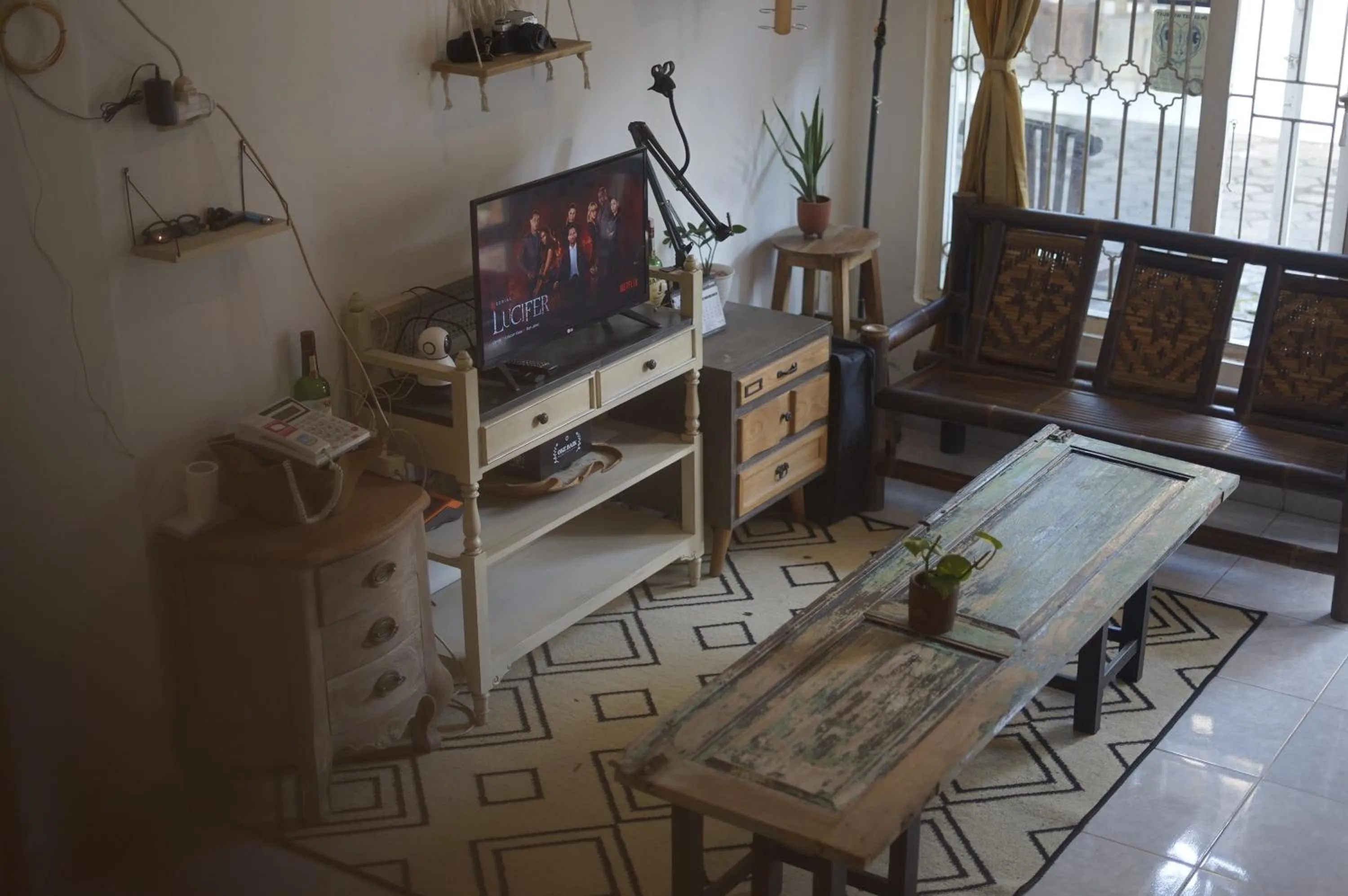 TV and multimedia in Oke Baik Hostel