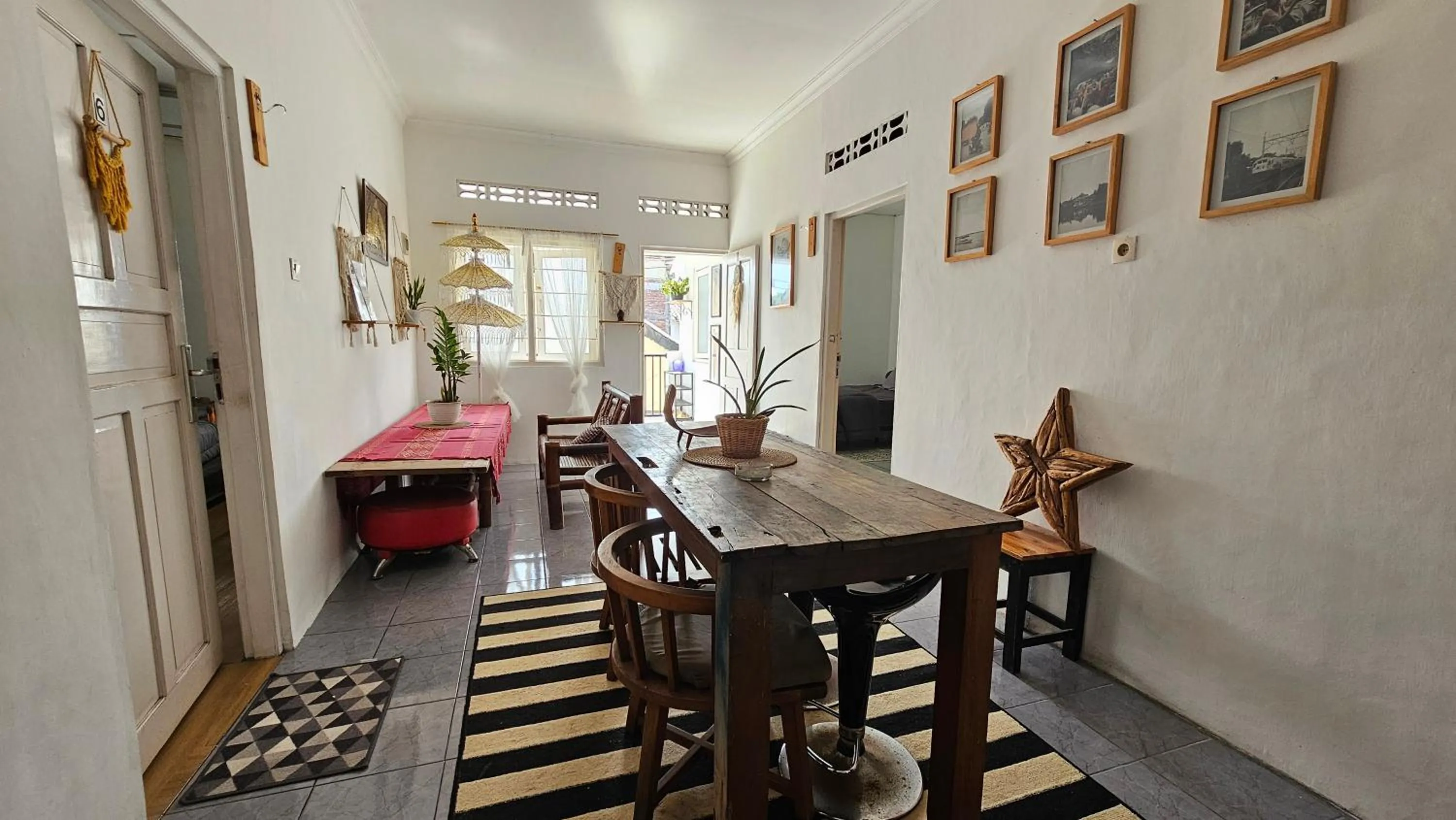 Living room in Oke Baik Hostel