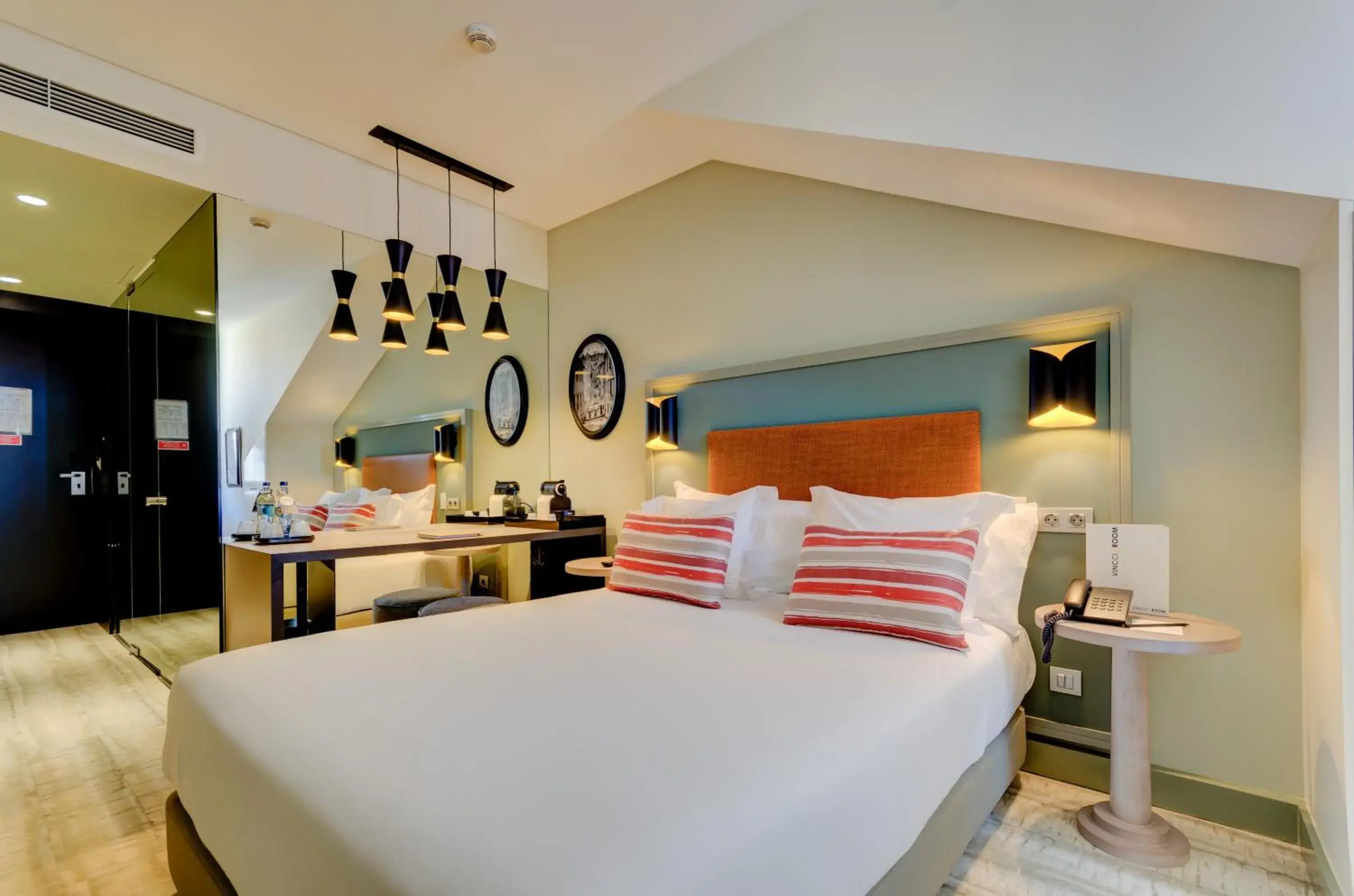 Single Room in Vincci Baixa Single Room in Vincci Baixa