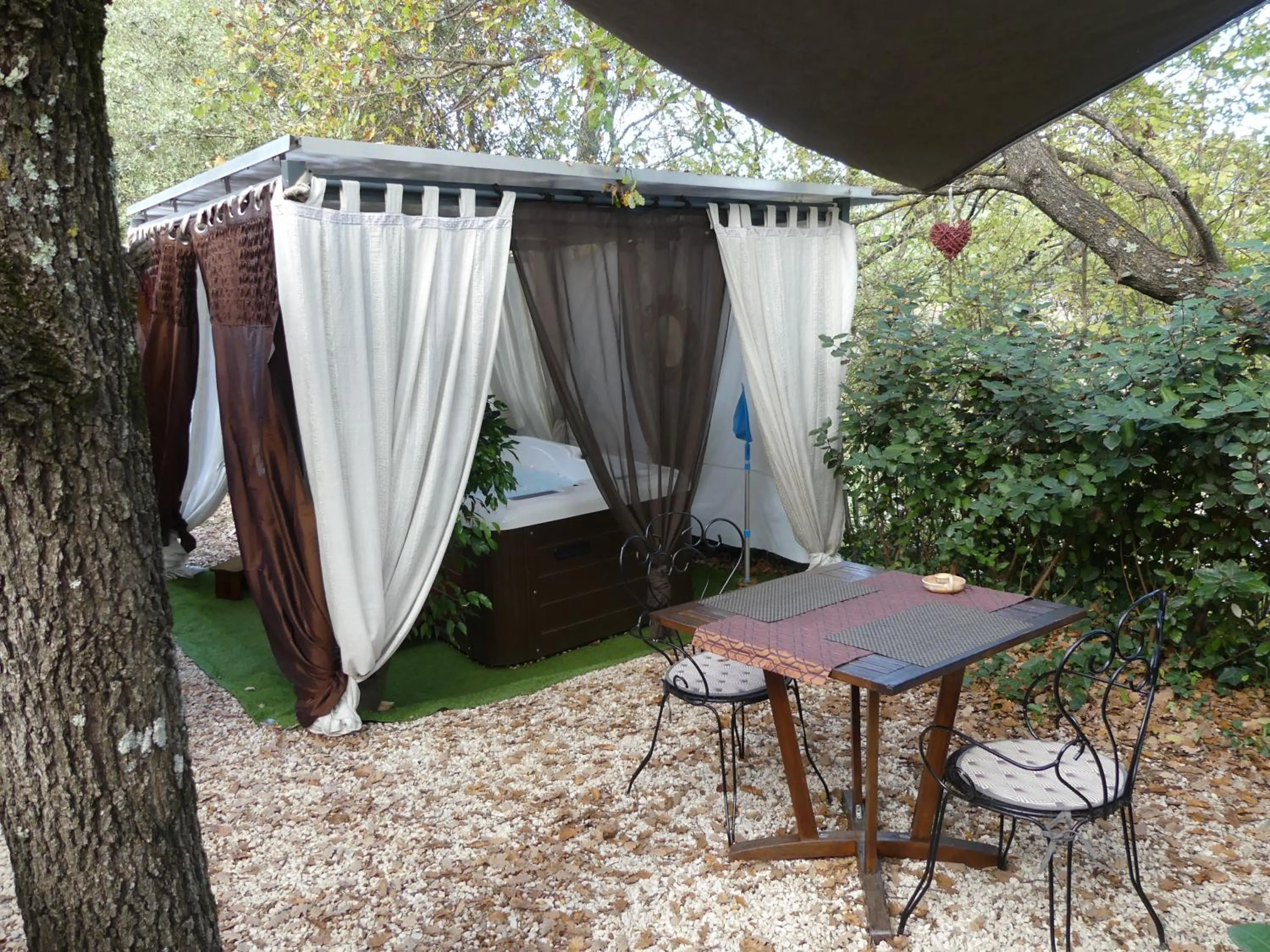 Garden in Au Cabanon Chez Nath - chbre d'hôtes