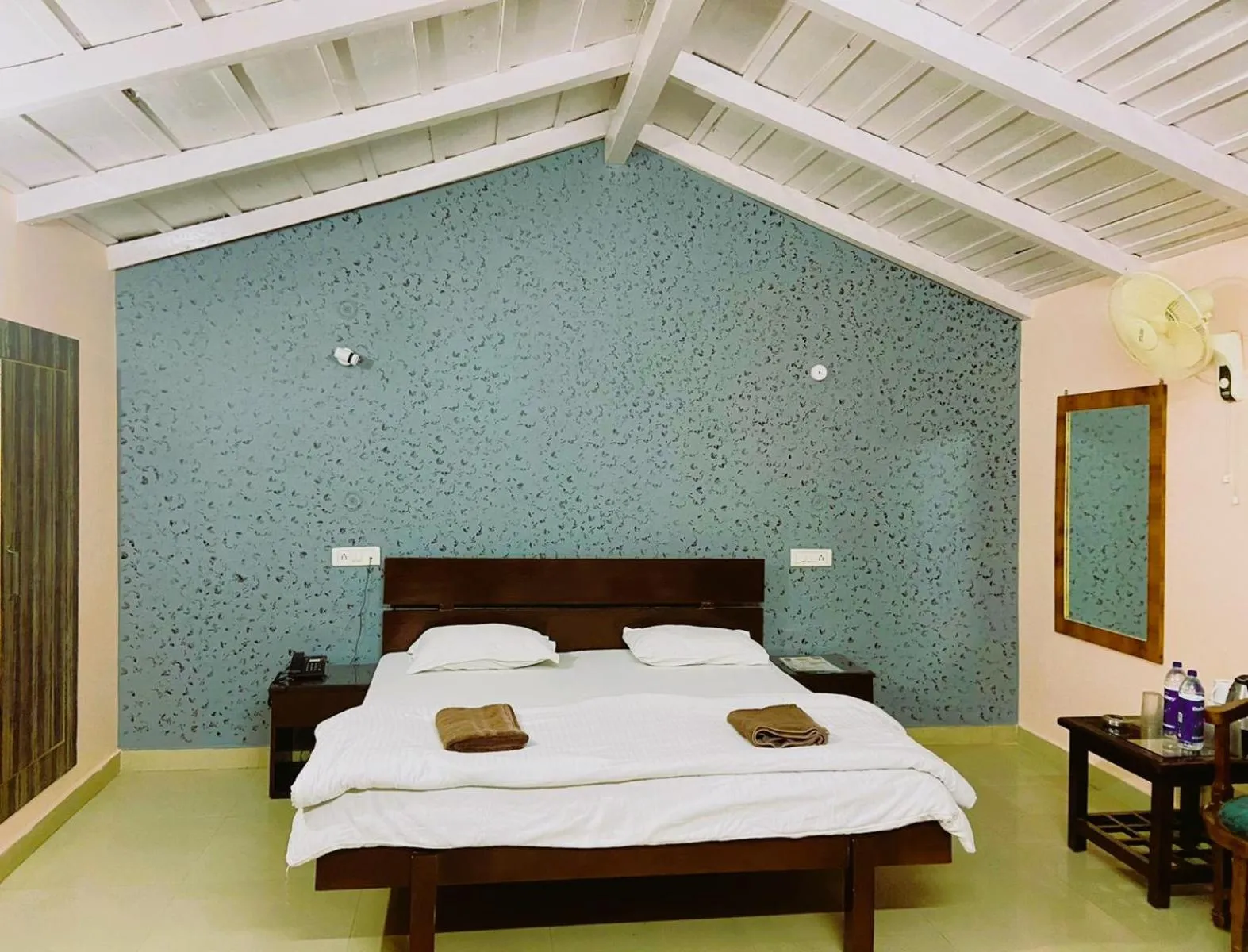 Bed in Windsor Cottages