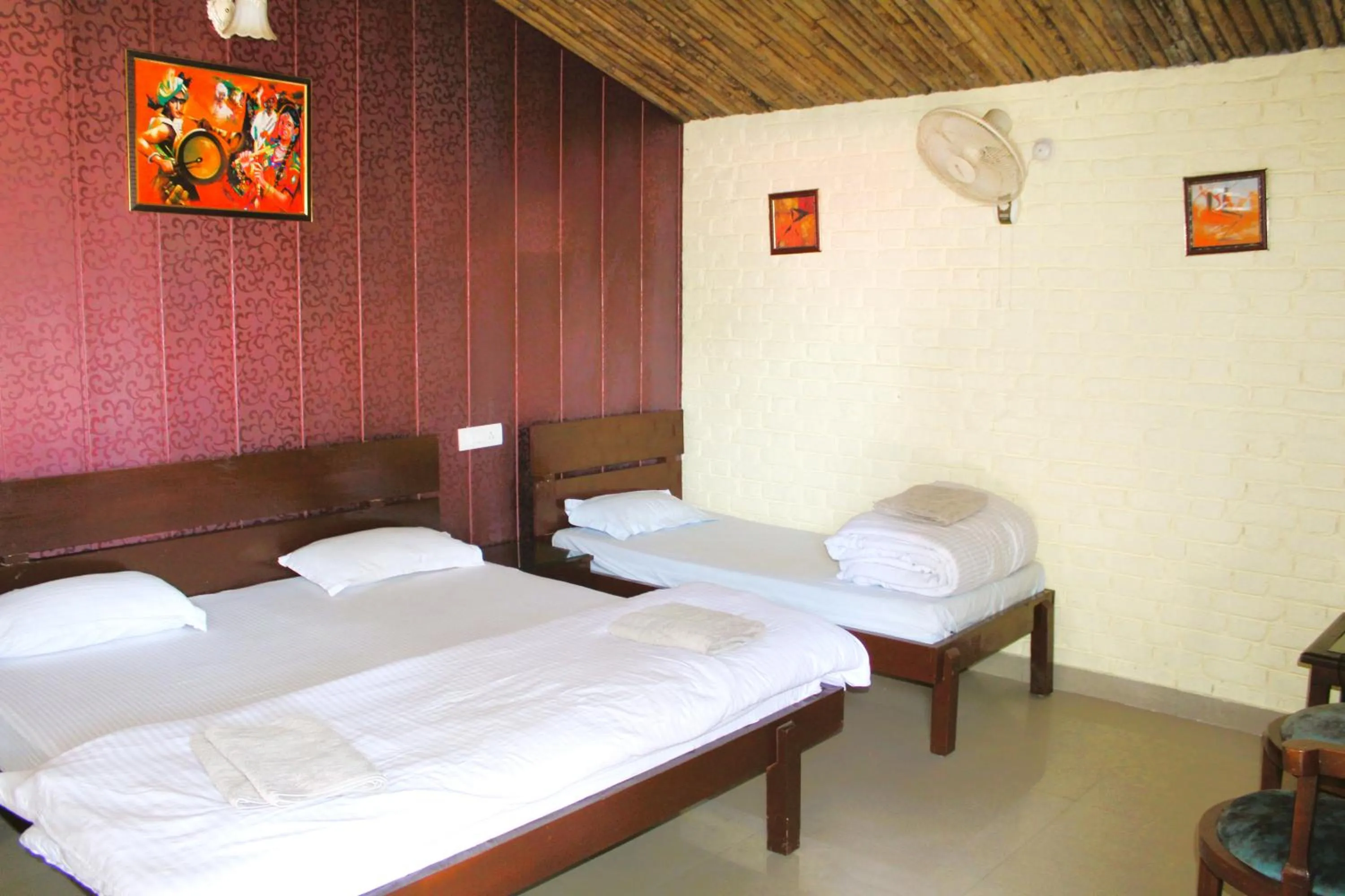 Bed in Windsor Cottages