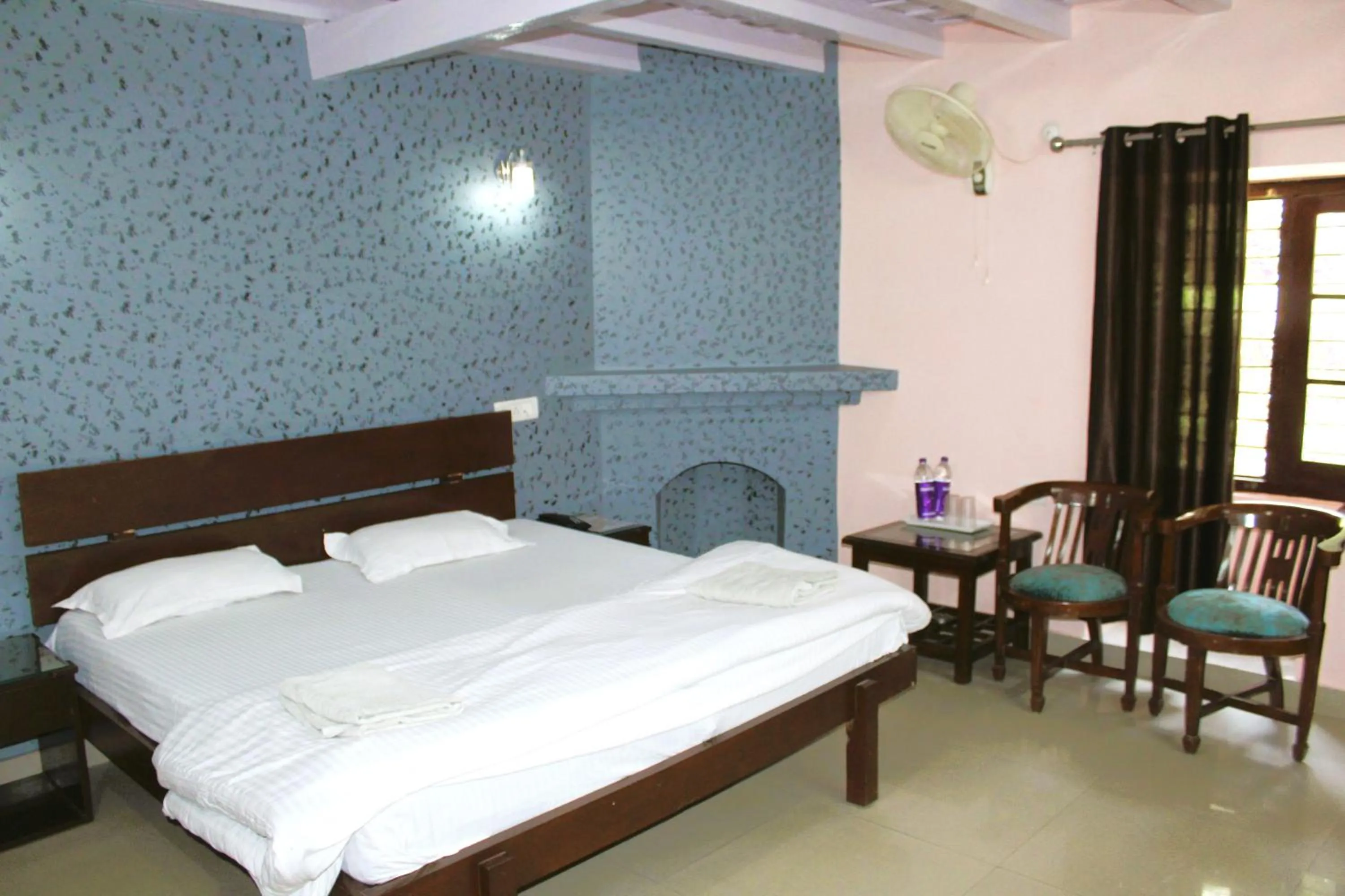 Bed in Windsor Cottages