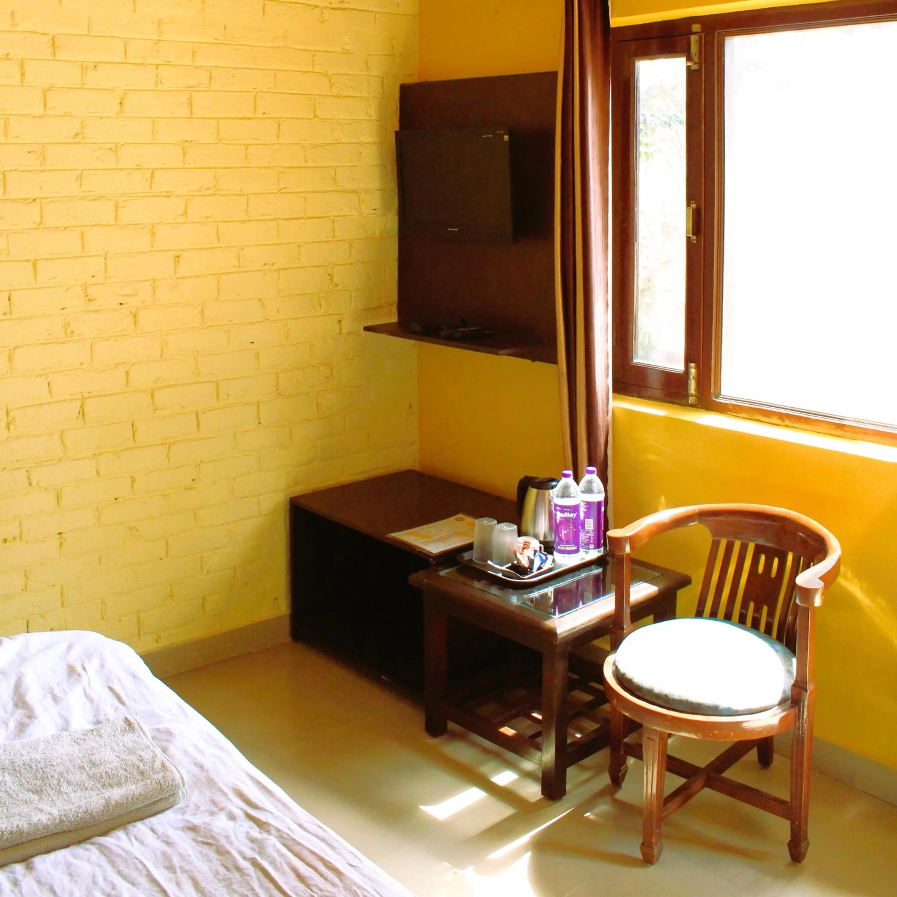 Bedroom, Bed in Windsor Cottages