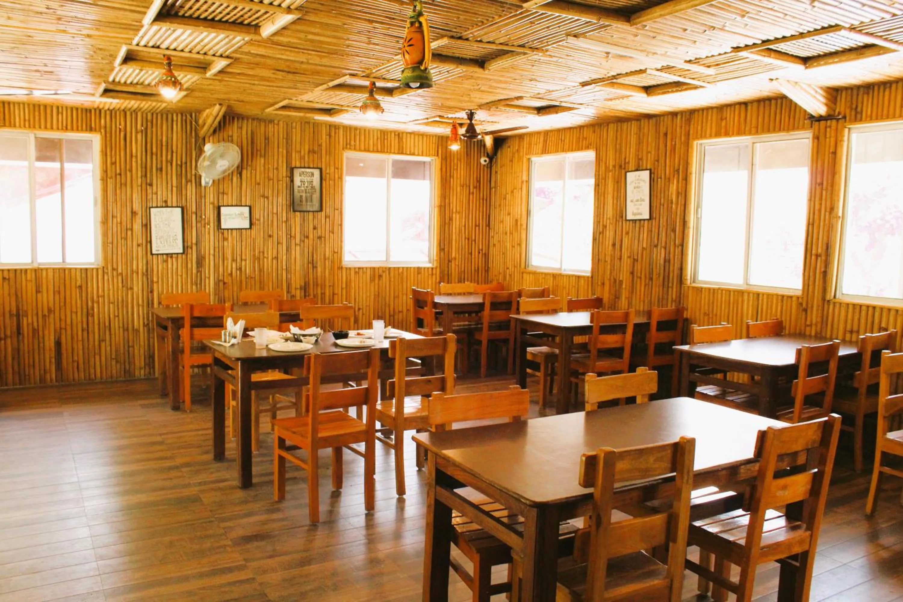 Restaurant/places to eat in Windsor Cottages