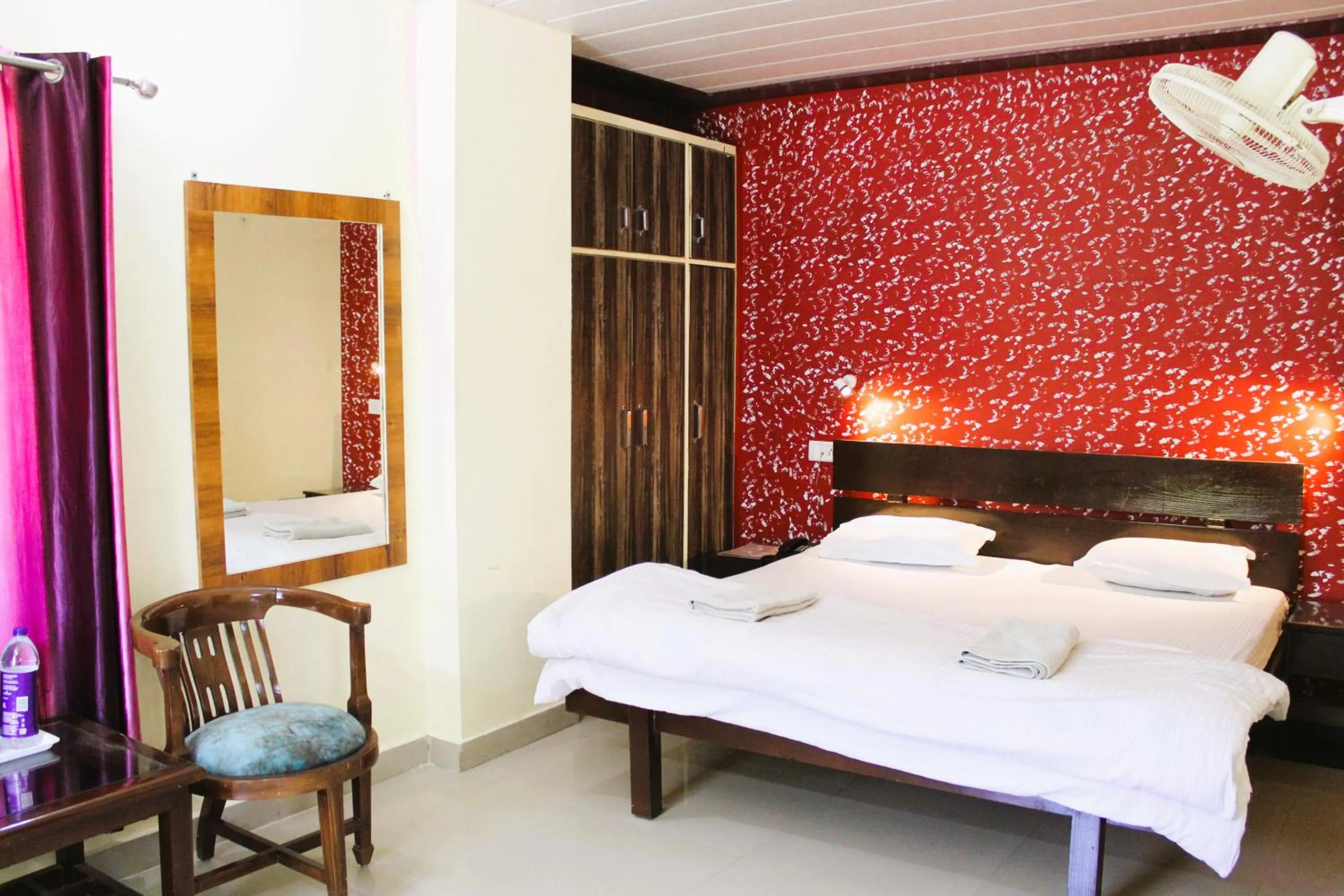 Bed in Windsor Cottages