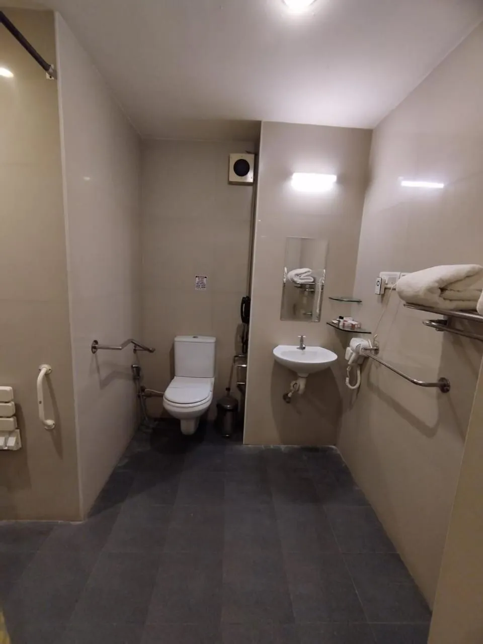 Bathroom in Hotel Merlin International