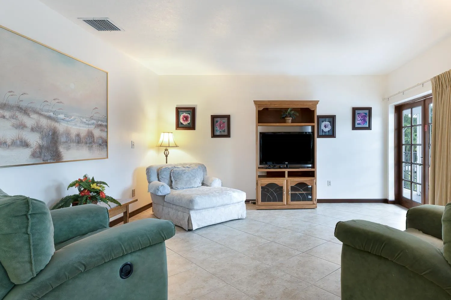 Living room in Rock Reef Resort