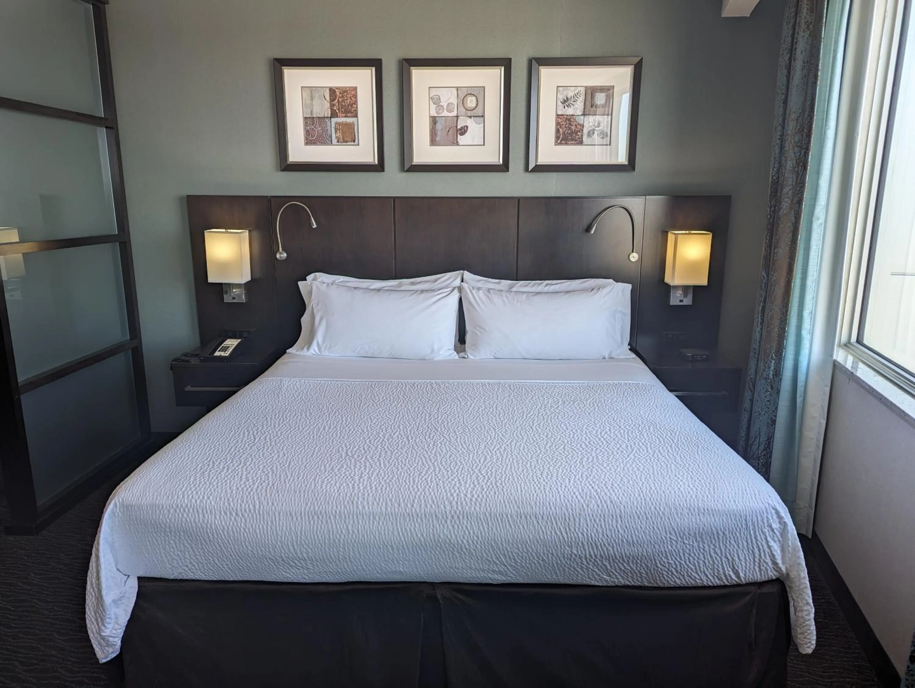 Bedroom, Bed in Holiday Inn Saskatoon Downtown by IHG