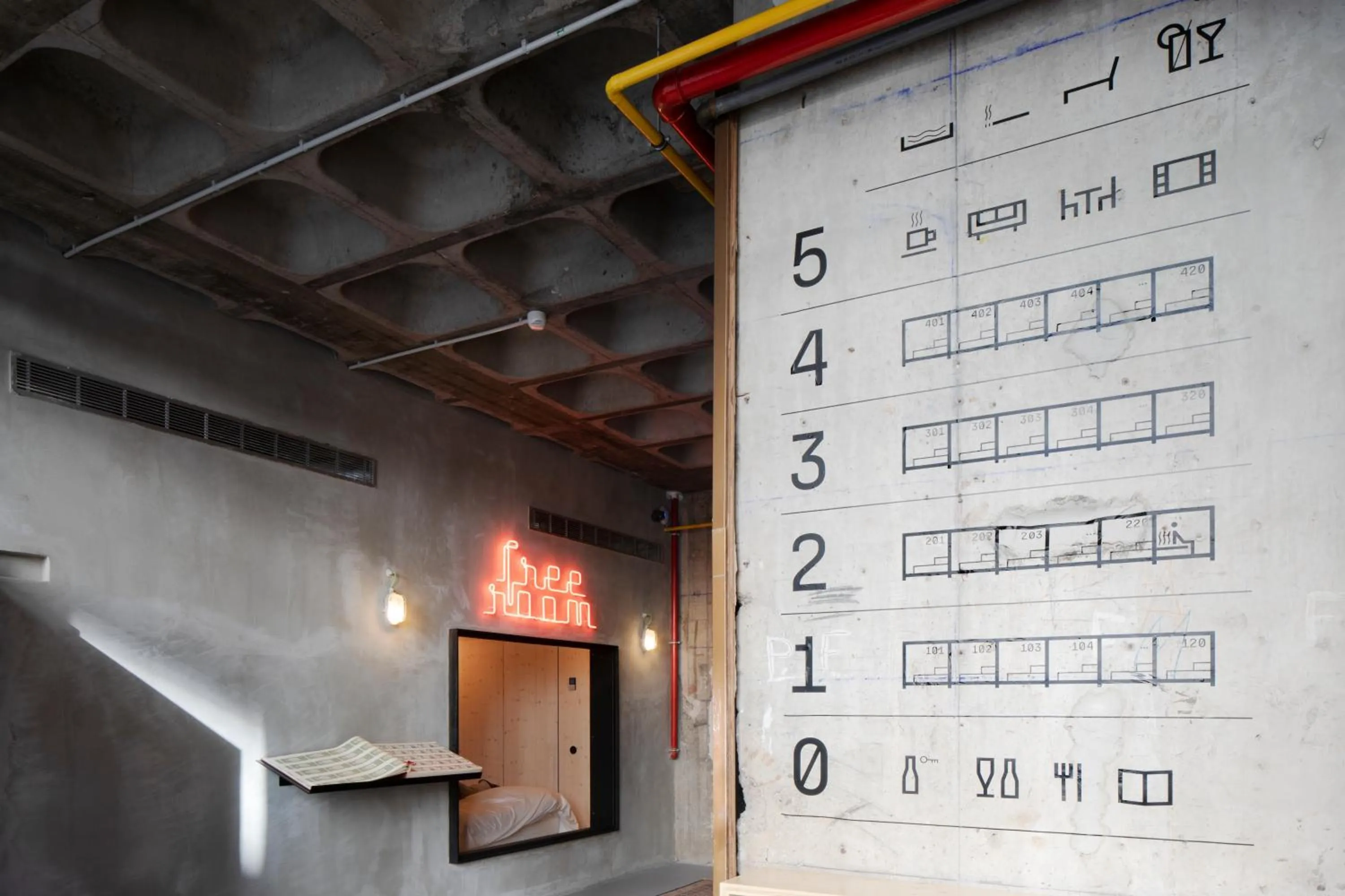 Lobby or reception in Zero Box Lodge Porto