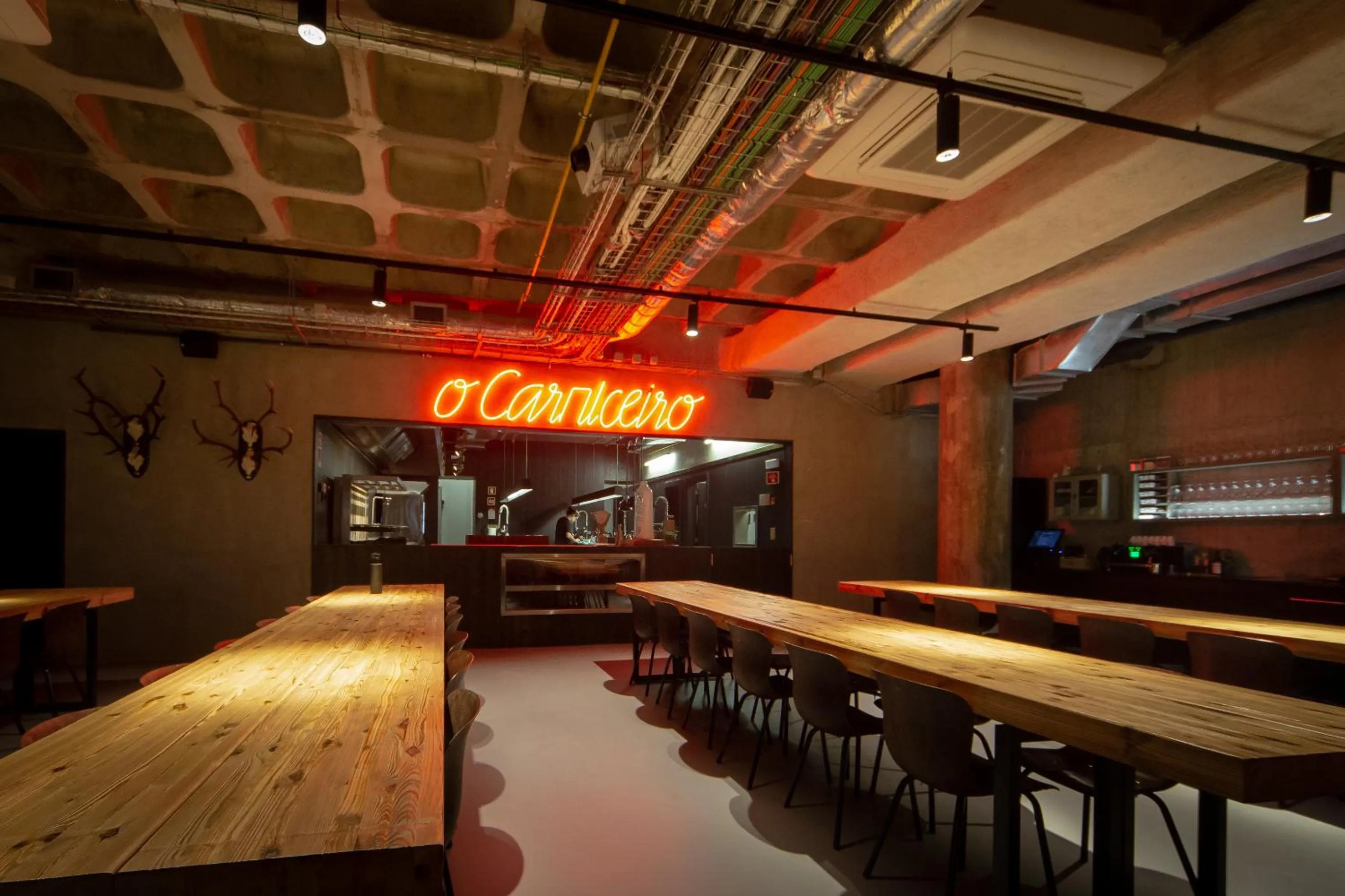 Restaurant/places to eat in Zero Box Lodge Porto