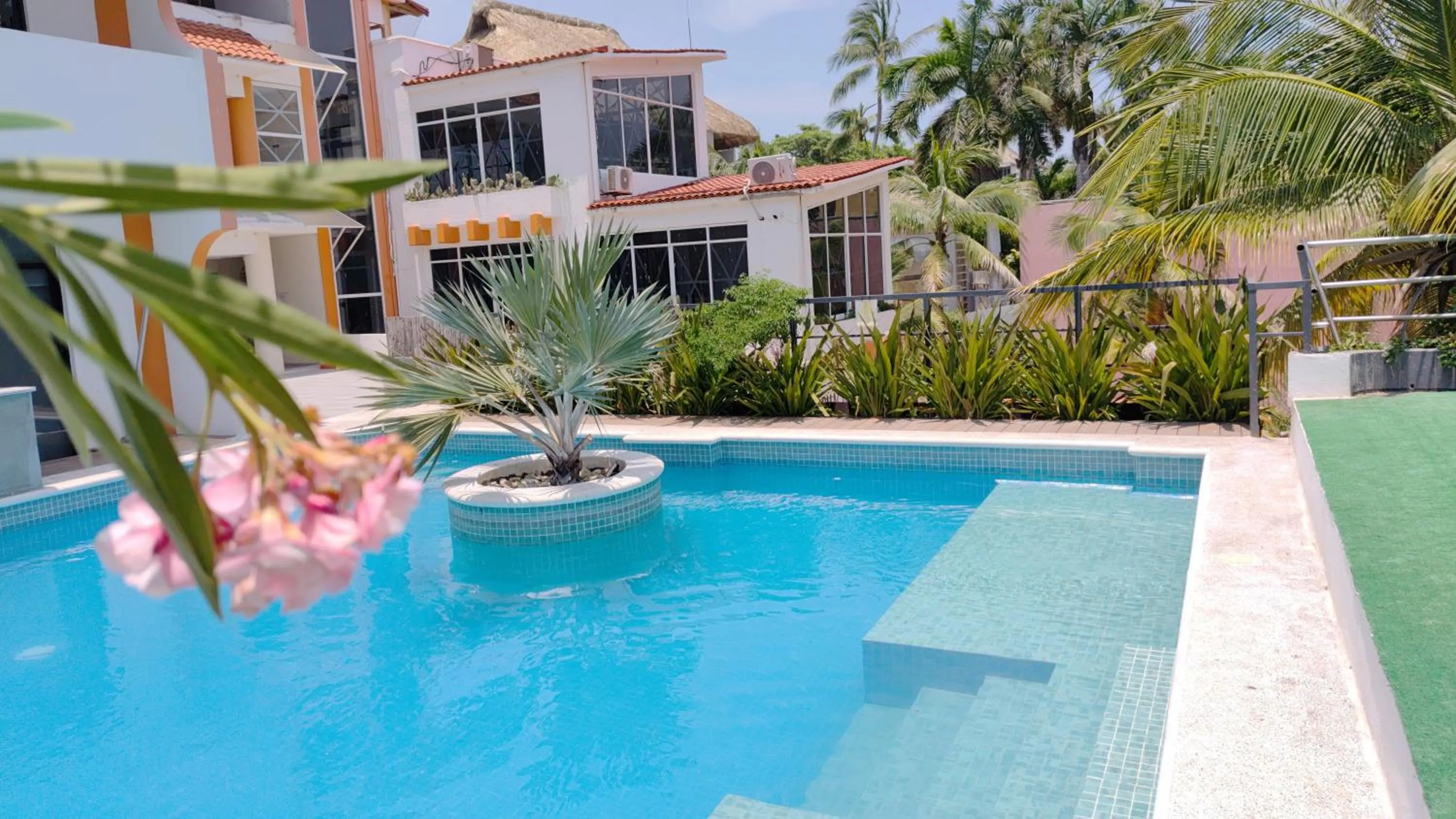 Swimming pool in Surf Olas Altas