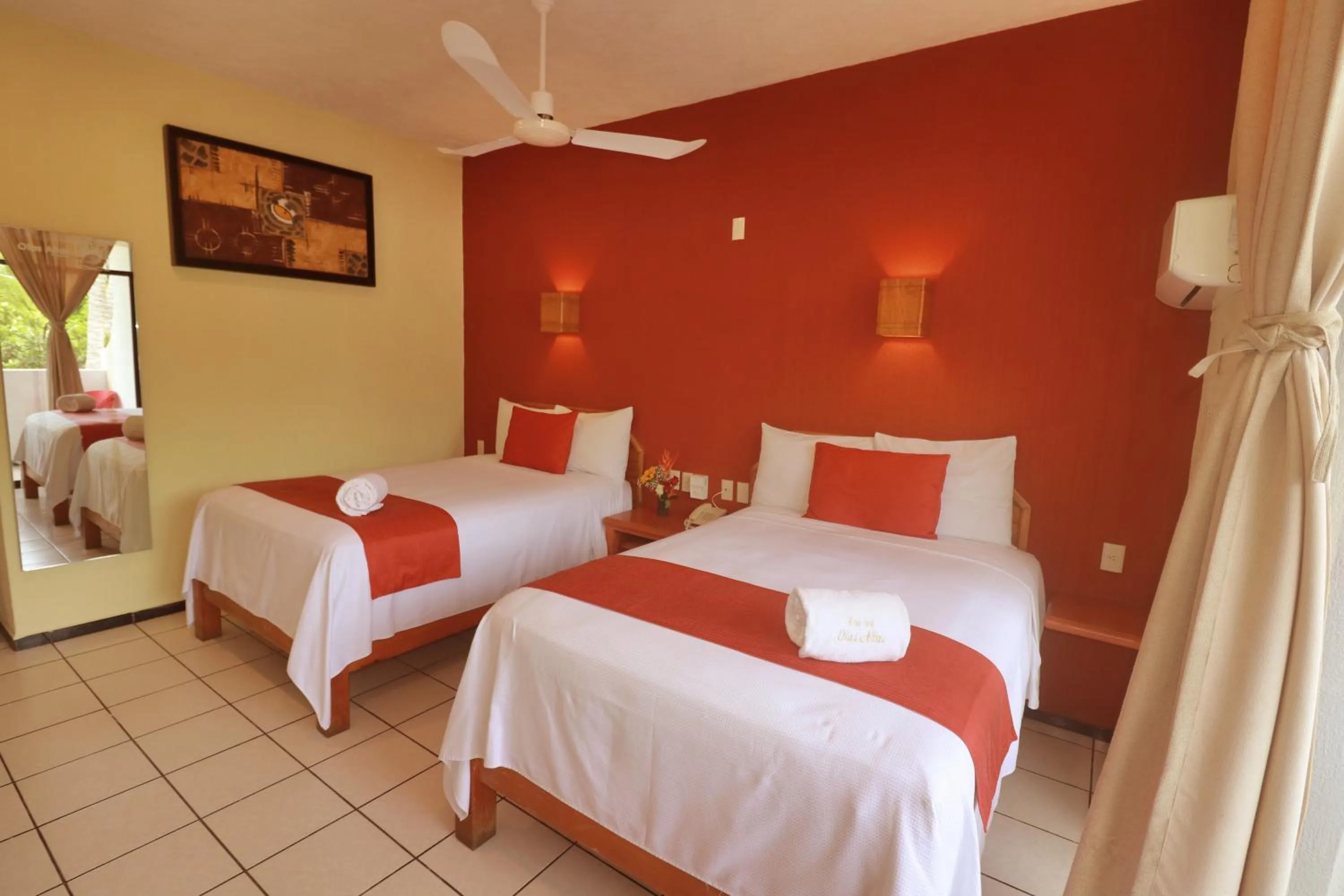 Photo of the whole room in Surf Olas Altas