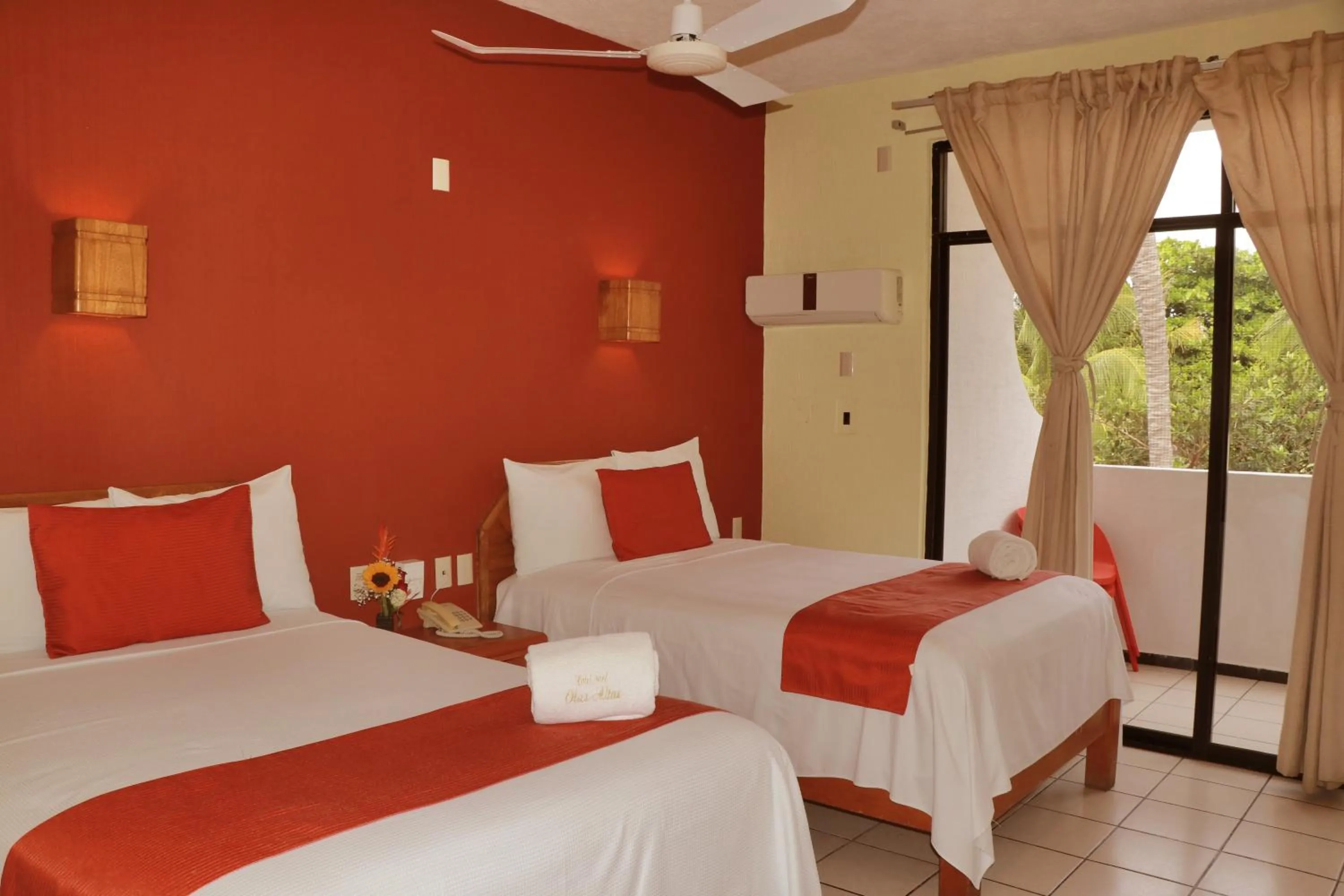 Photo of the whole room in Surf Olas Altas