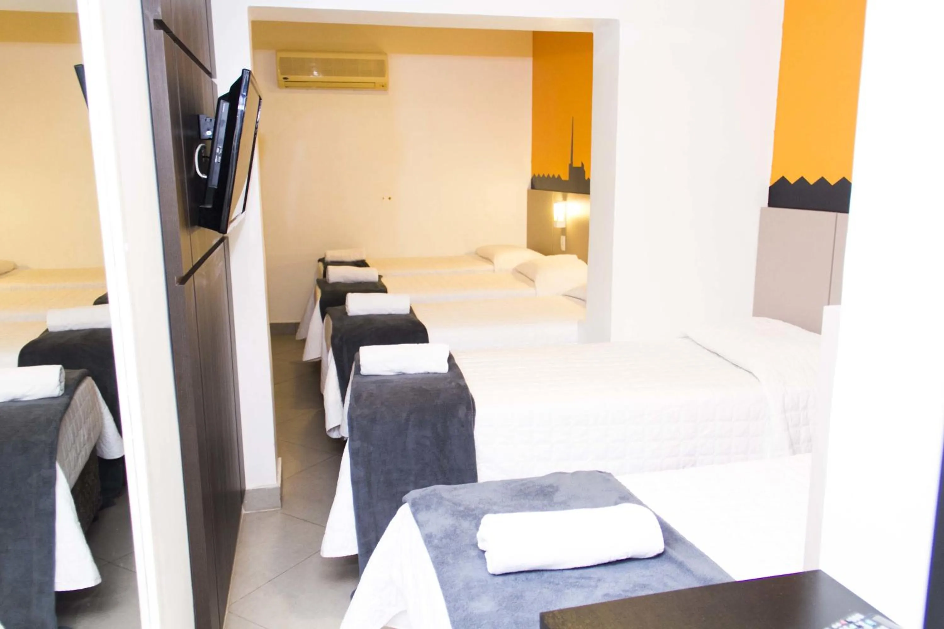 Bed in Minuano Hotel Express próx Orla Lago Guaíba, Mercado Público, 300 m Rodoviária