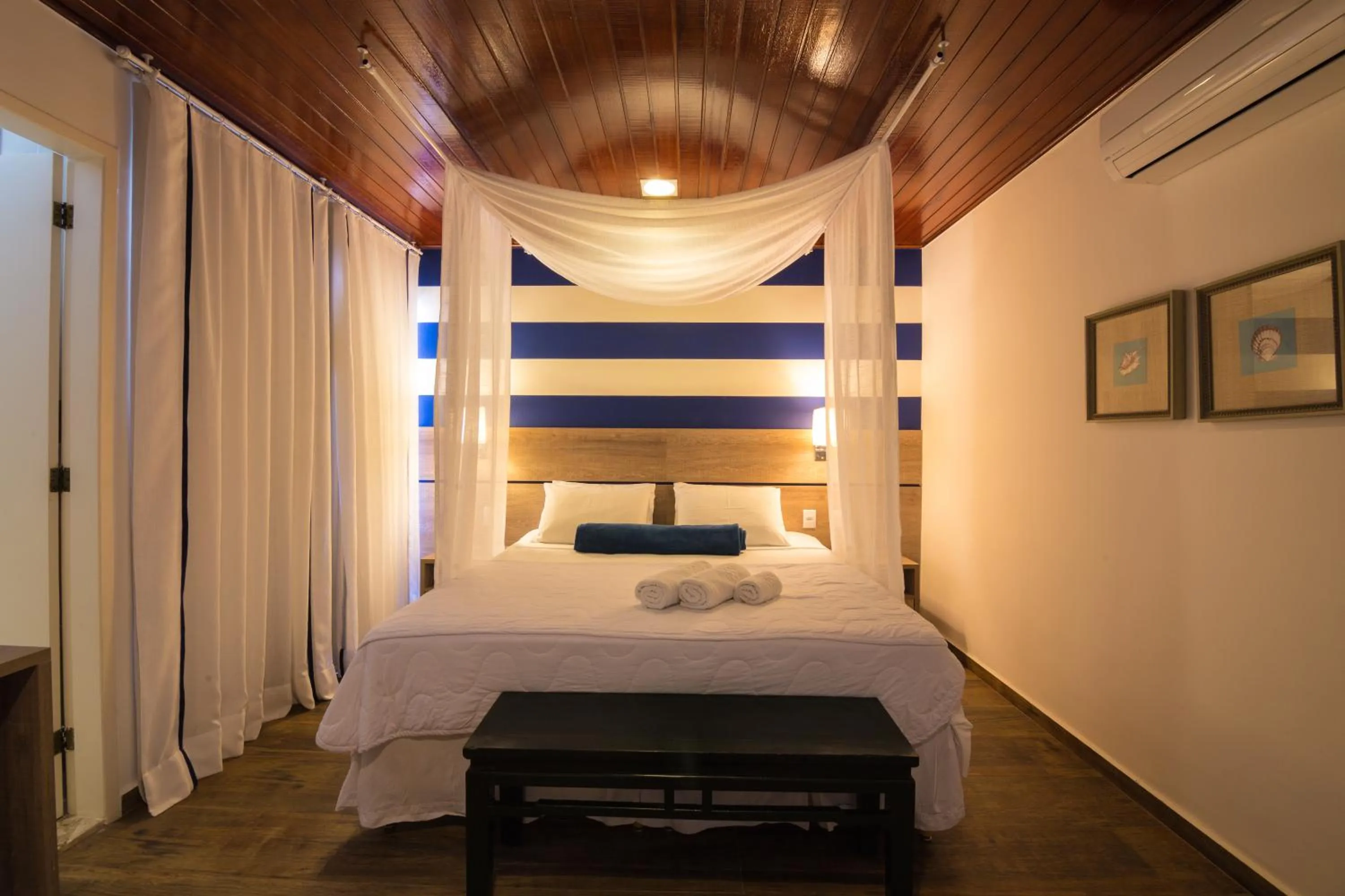Photo of the whole room, Bed in Pousada da Prainha