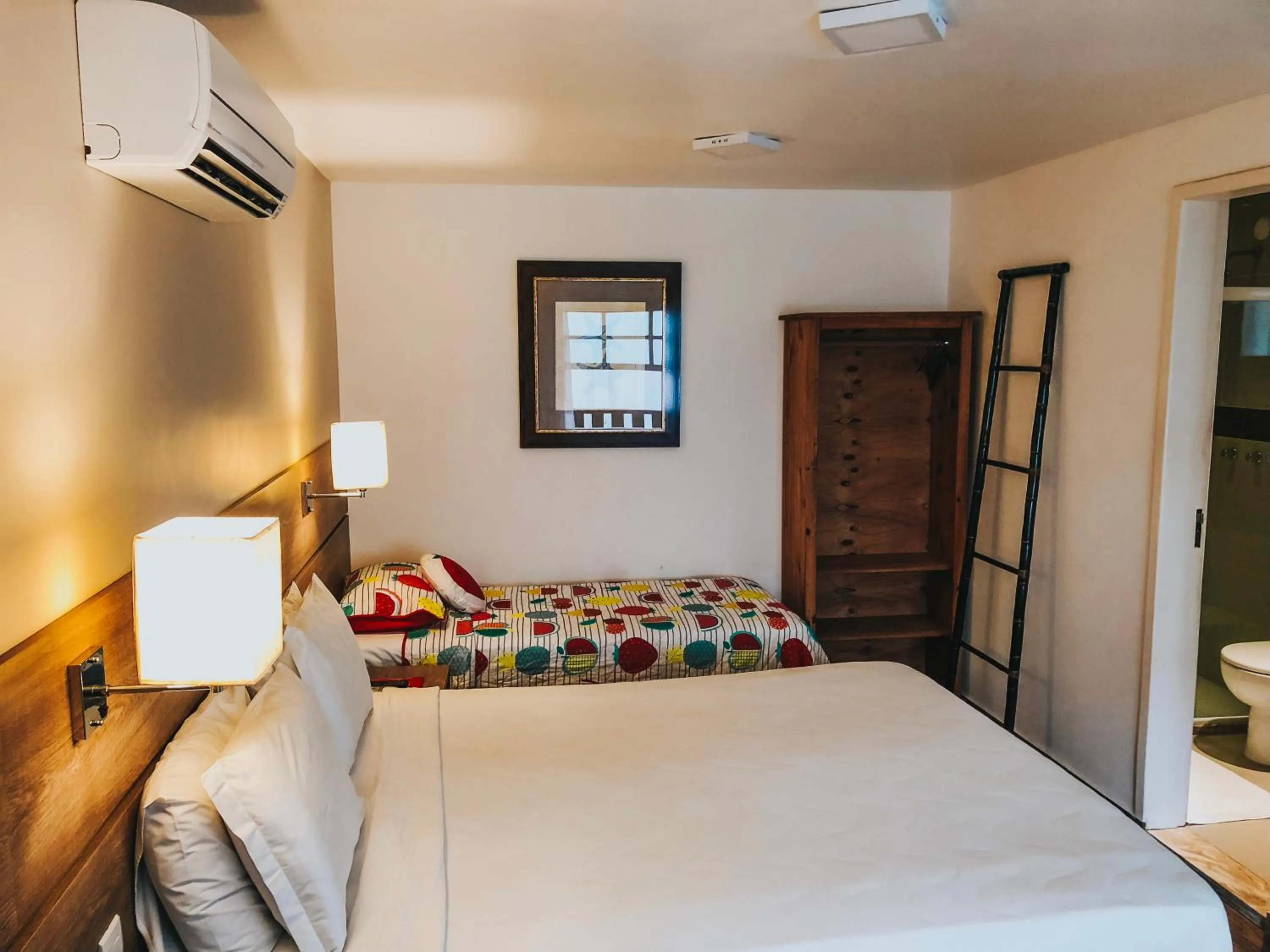 Photo of the whole room, Bed in Pousada da Prainha