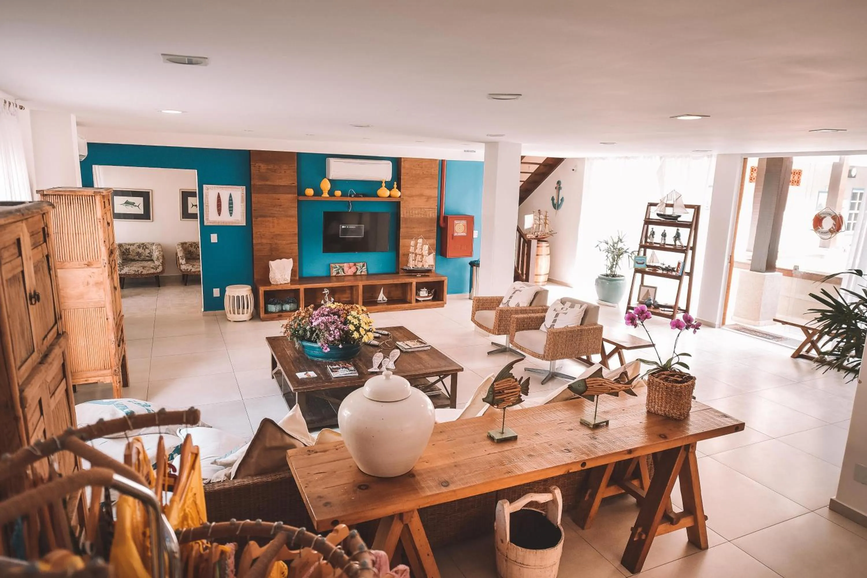 Communal lounge/ TV room in Pousada da Prainha