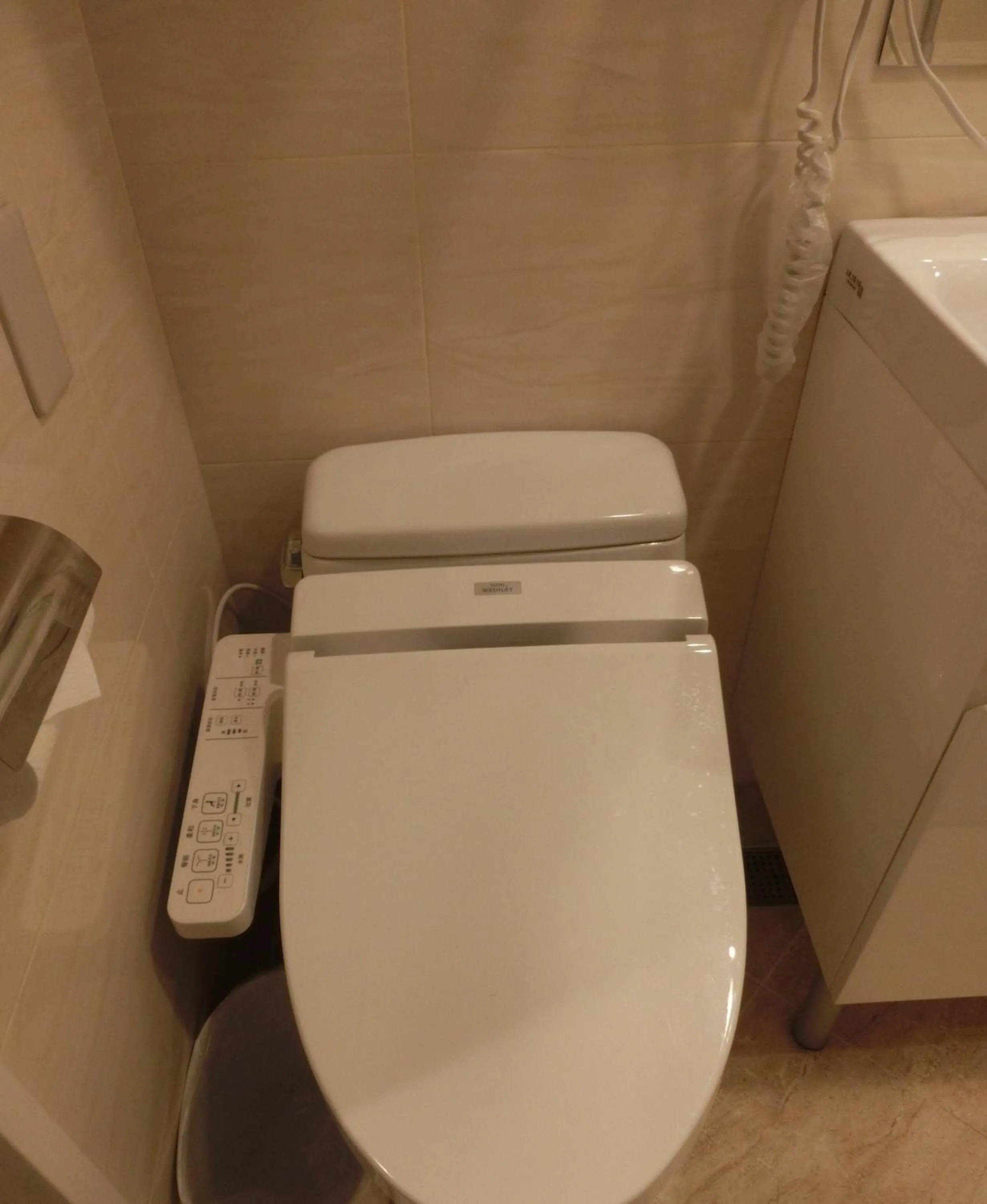 Bathroom in Greeninn Hotel