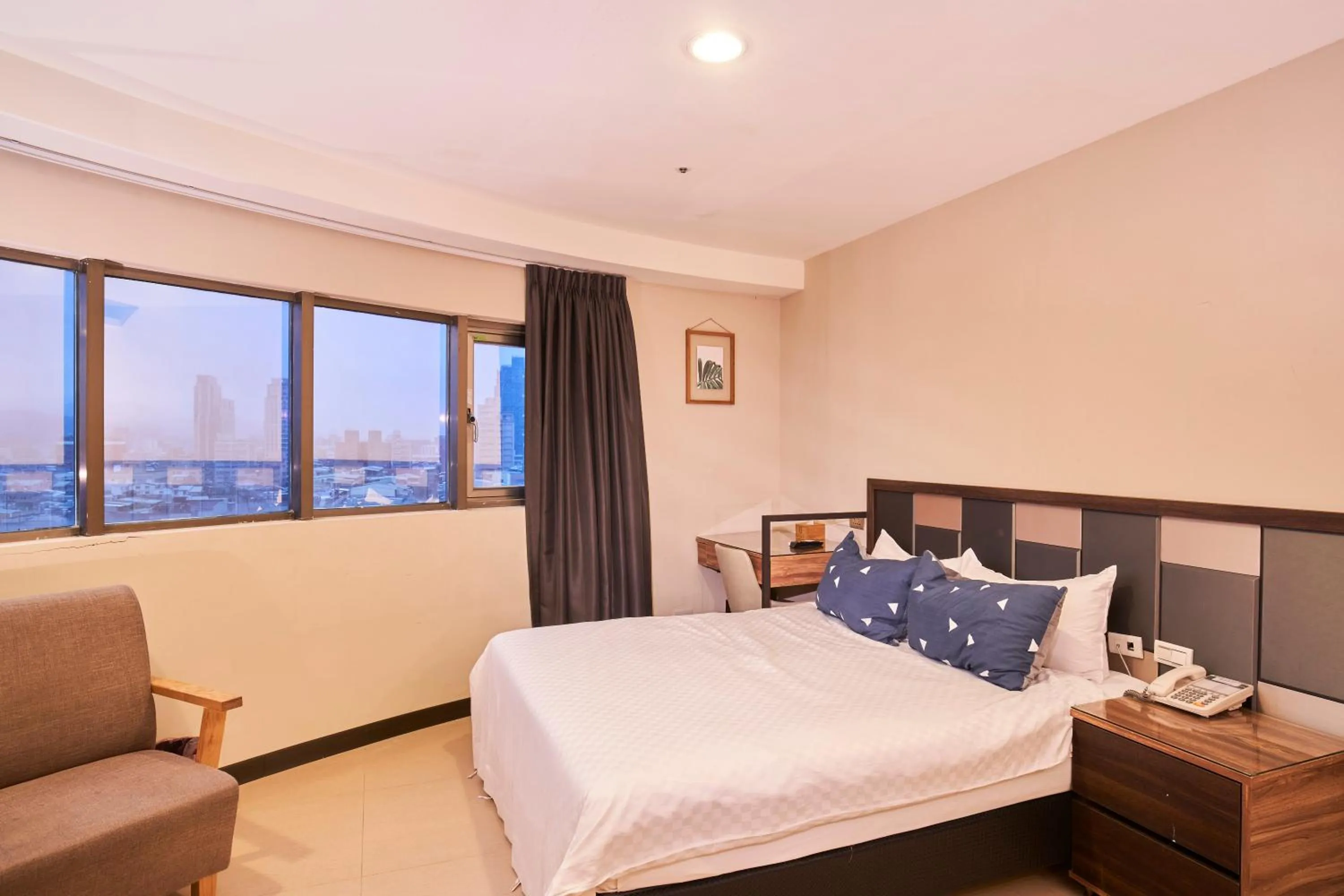 Photo of the whole room, Bed in Greeninn Hotel