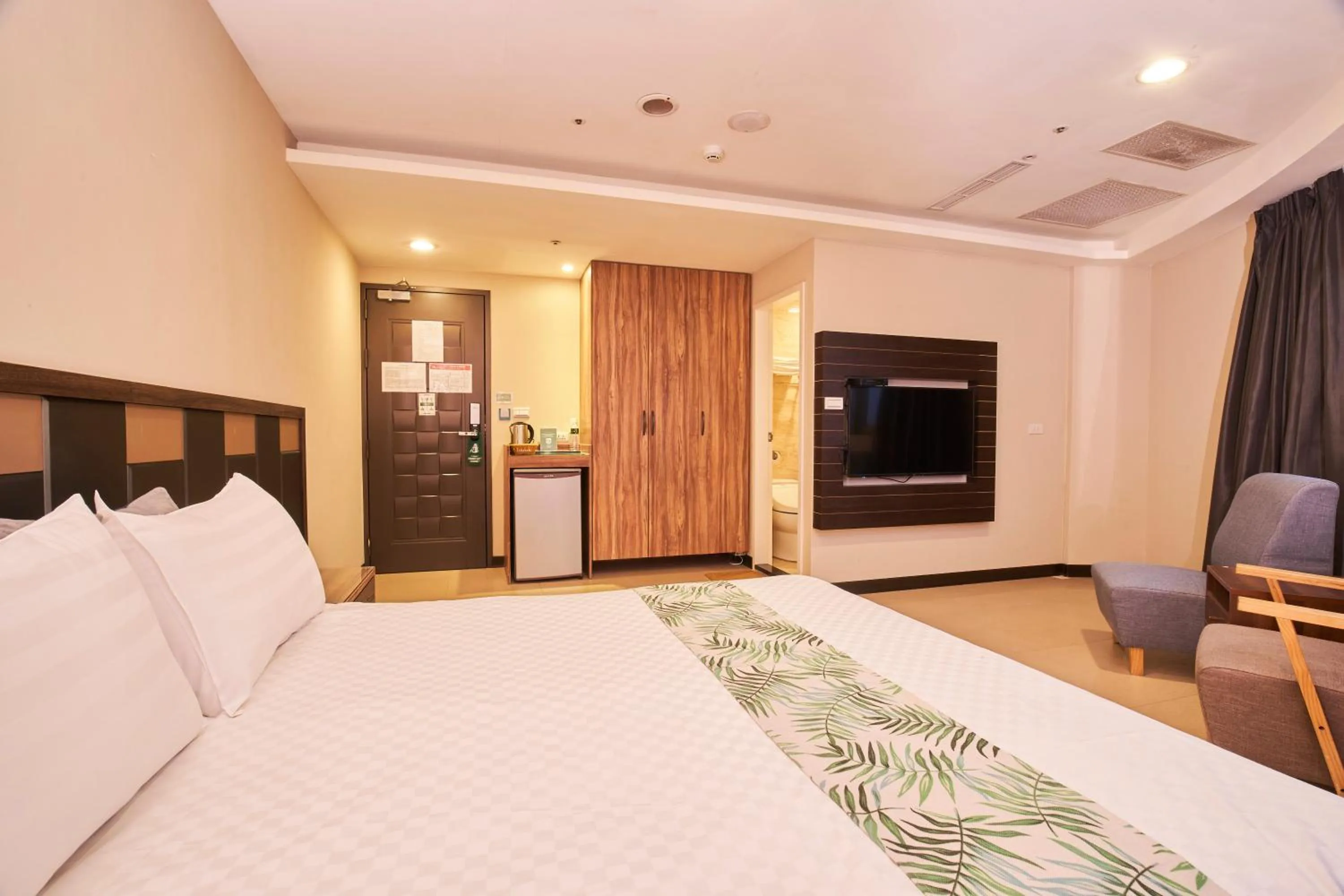 Photo of the whole room, Bed in Greeninn Hotel