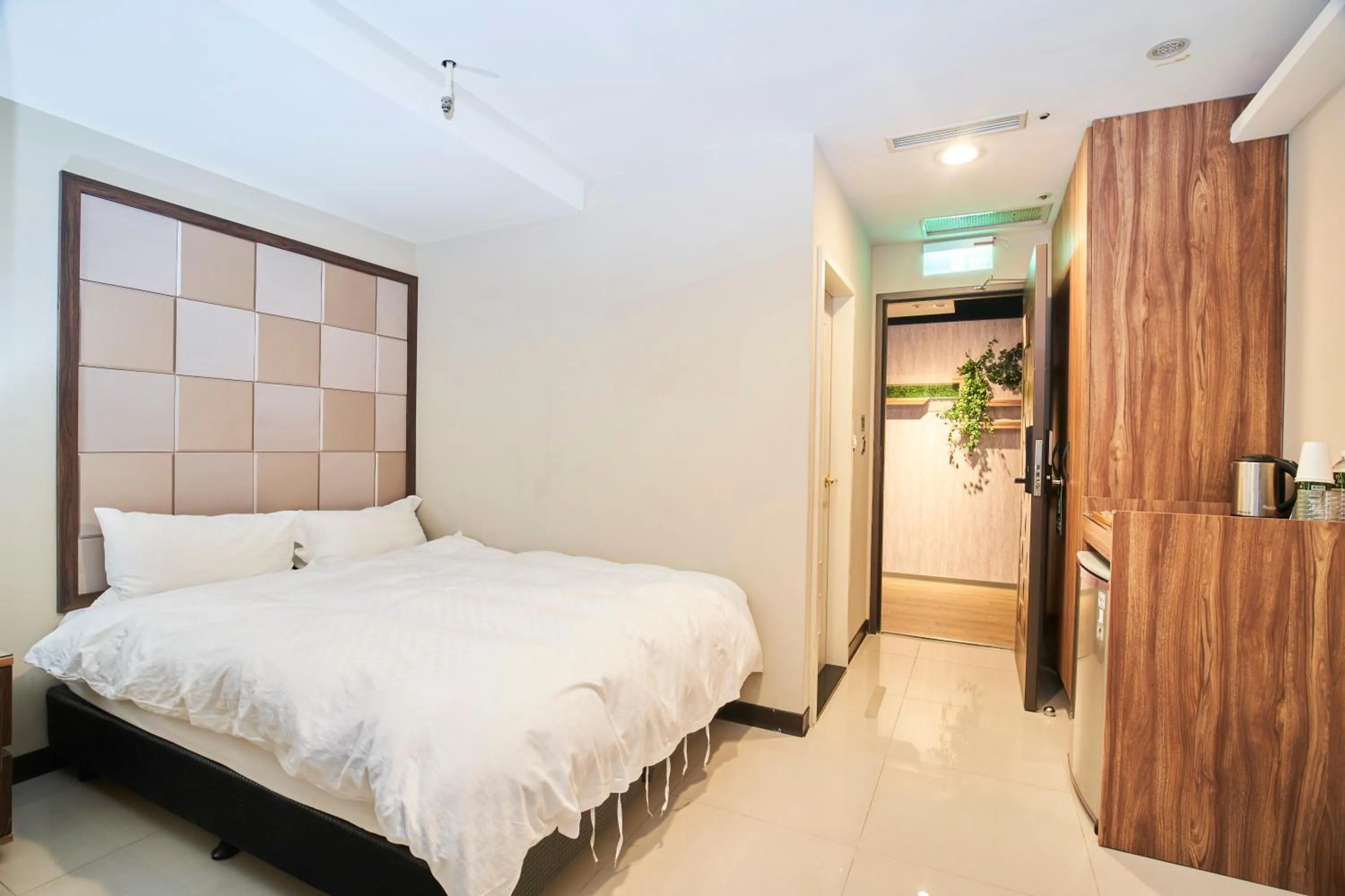 Photo of the whole room, Bed in Greeninn Hotel