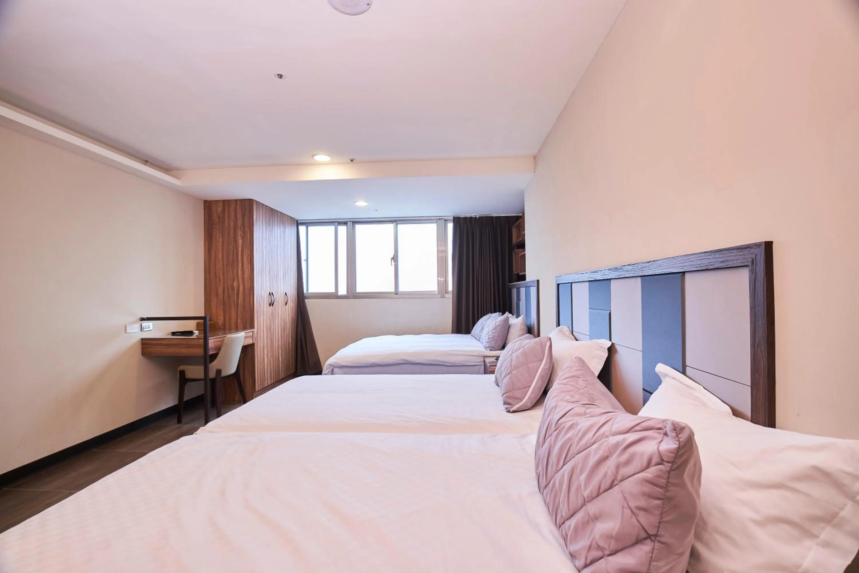 Photo of the whole room, Bed in Greeninn Hotel