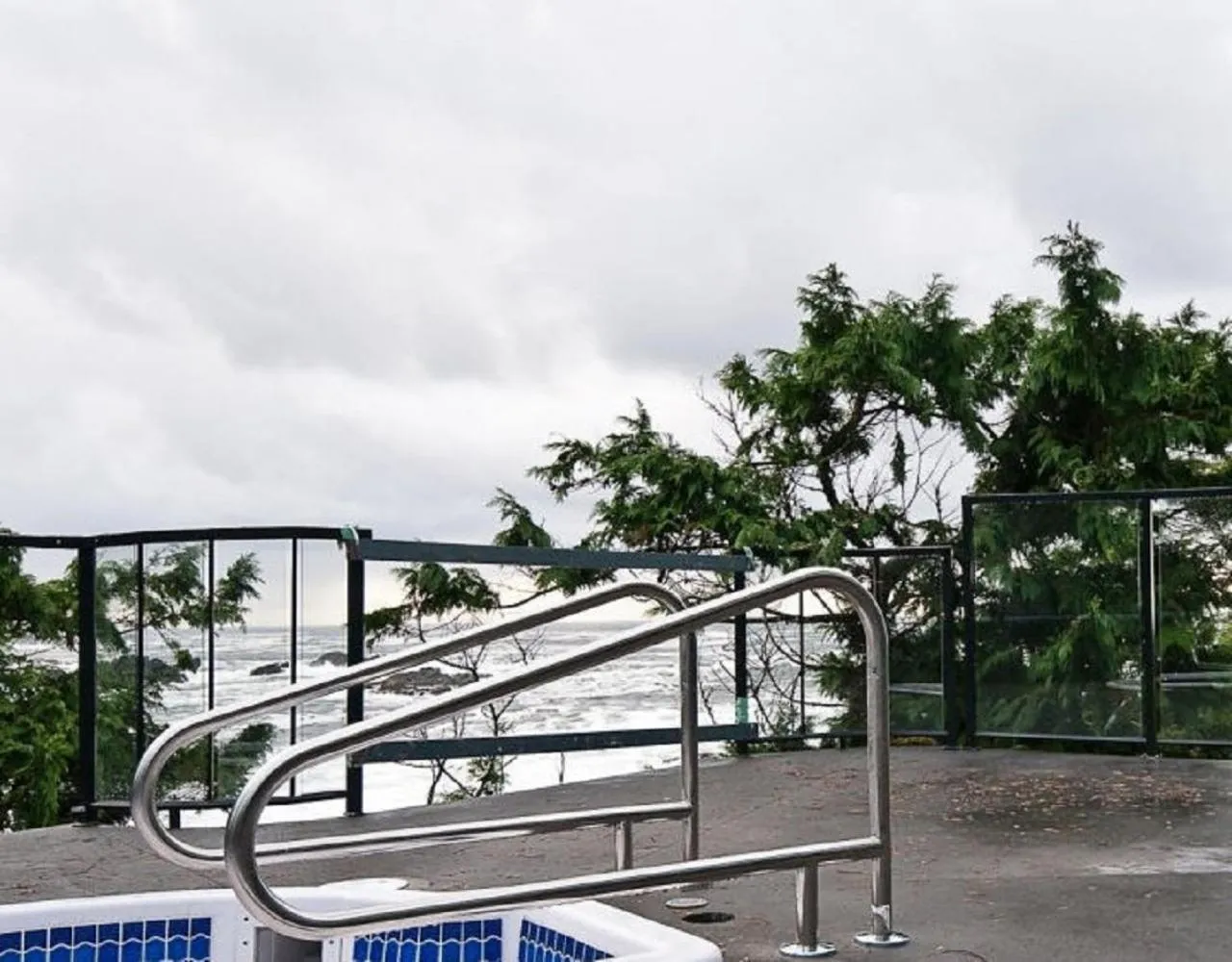 Swimming pool in Black Rock Oceanfront Resort