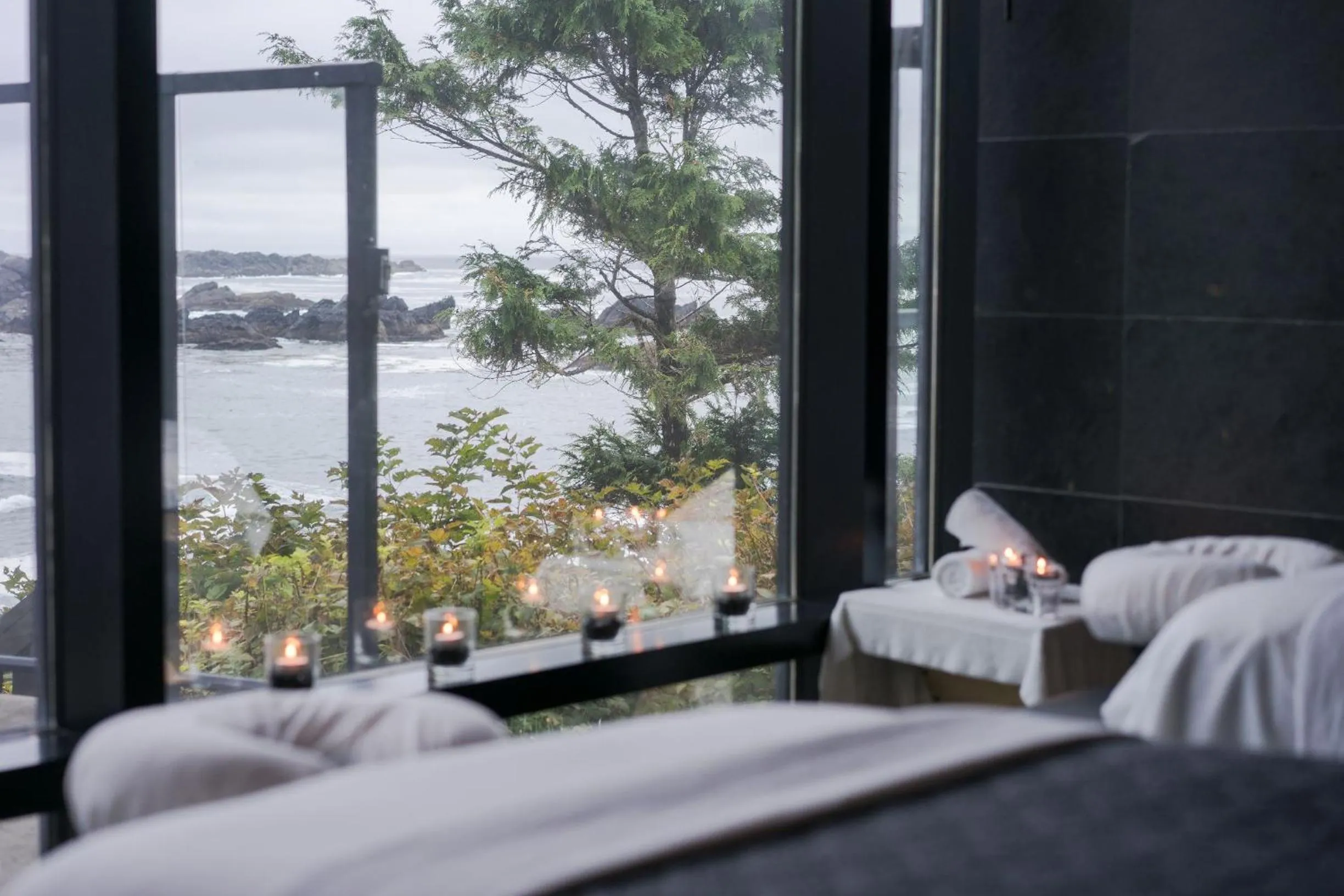 Spa and wellness centre/facilities, Bed in Black Rock Oceanfront Resort