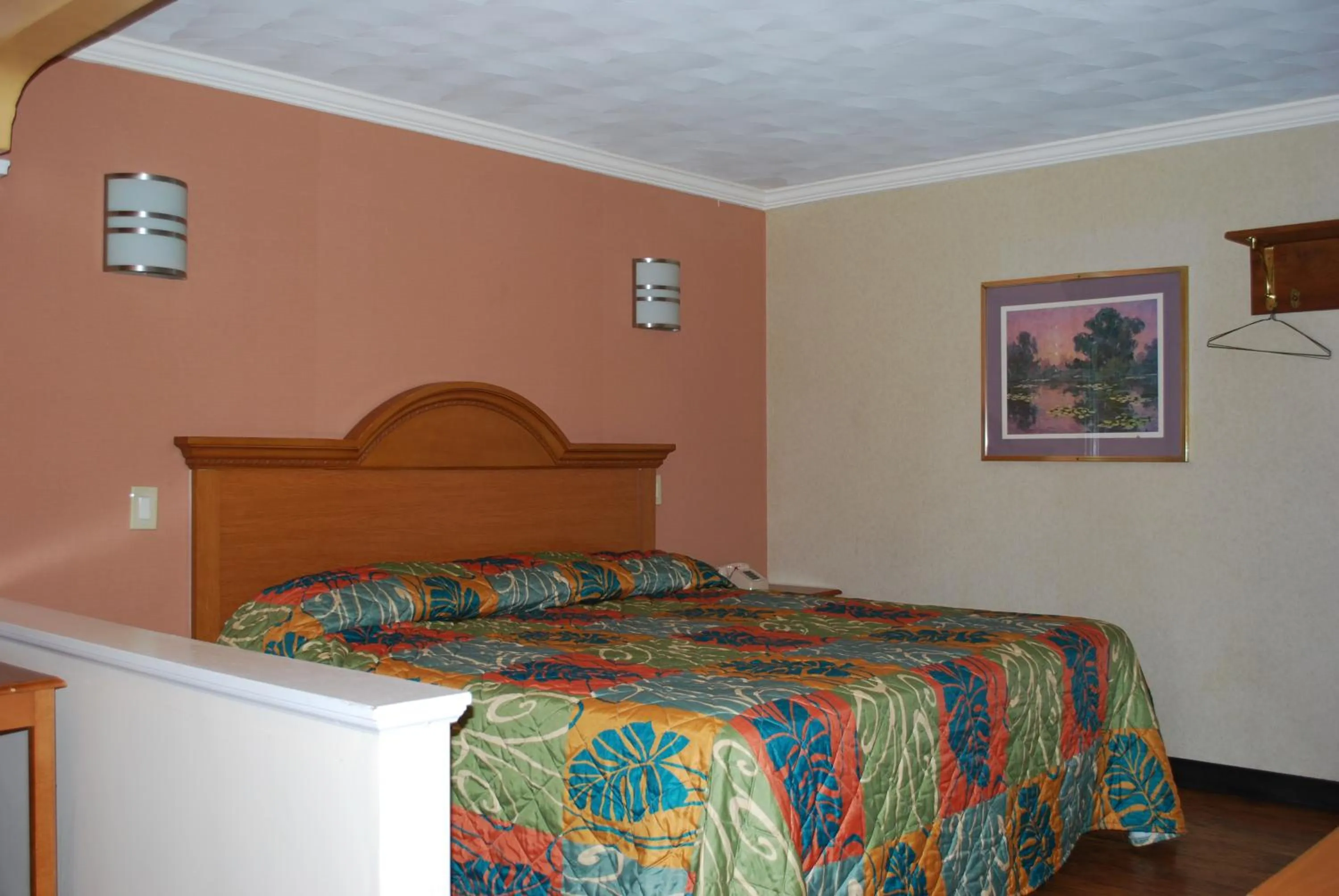 Bed in South Bay Motel