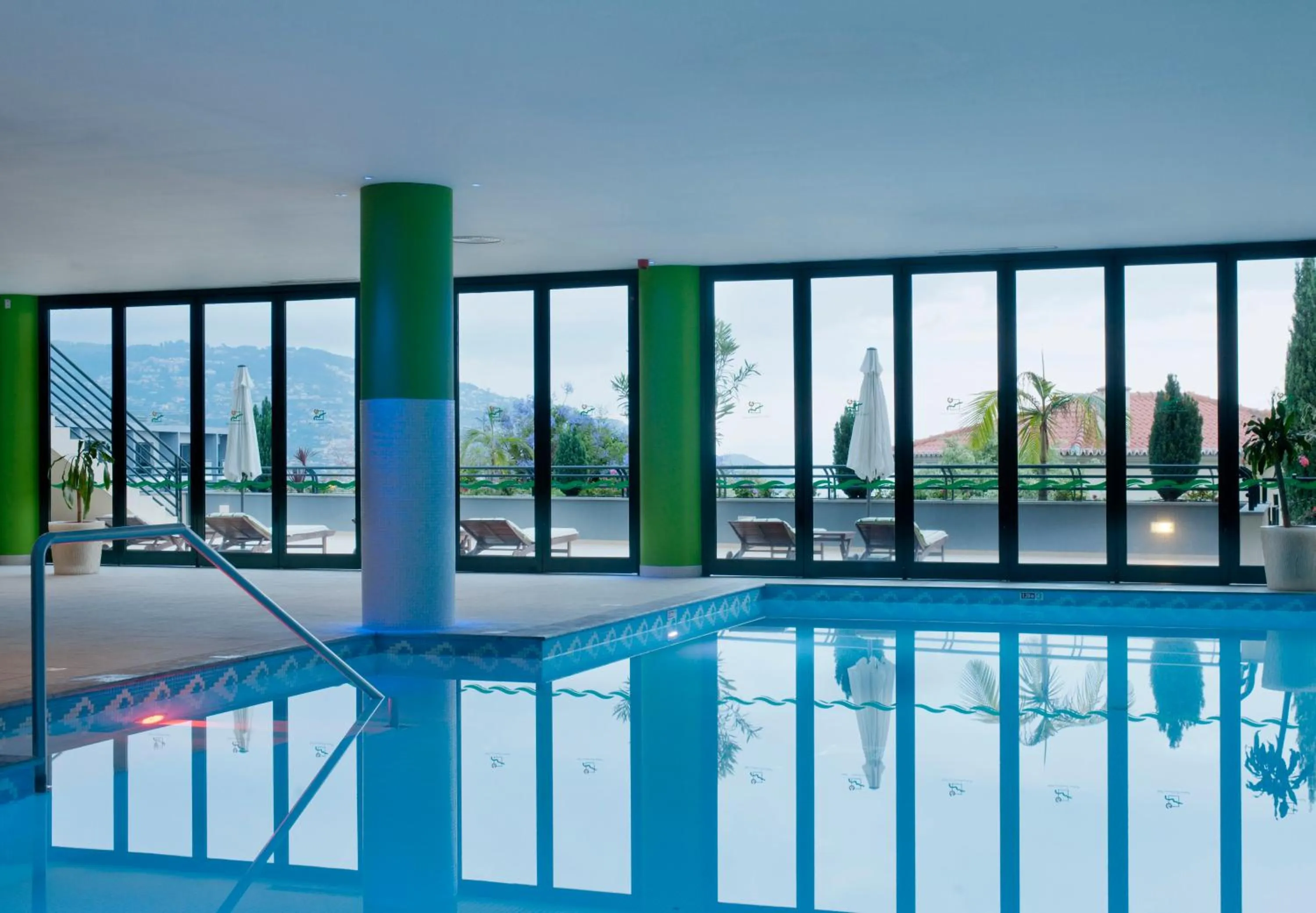 Swimming pool in Madeira Panorâmico Hotel
