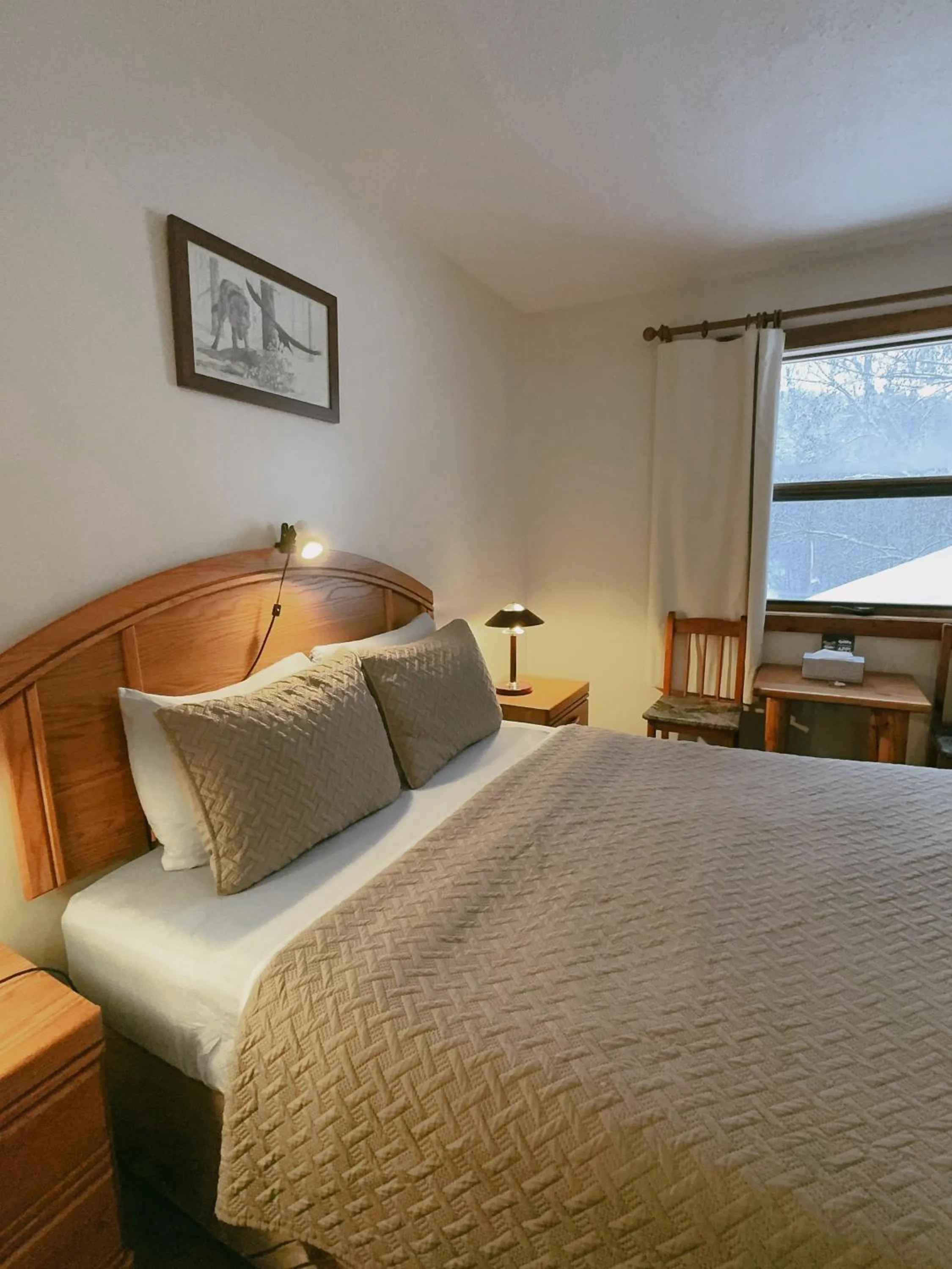 Bed in Alpine Meadows Lodge