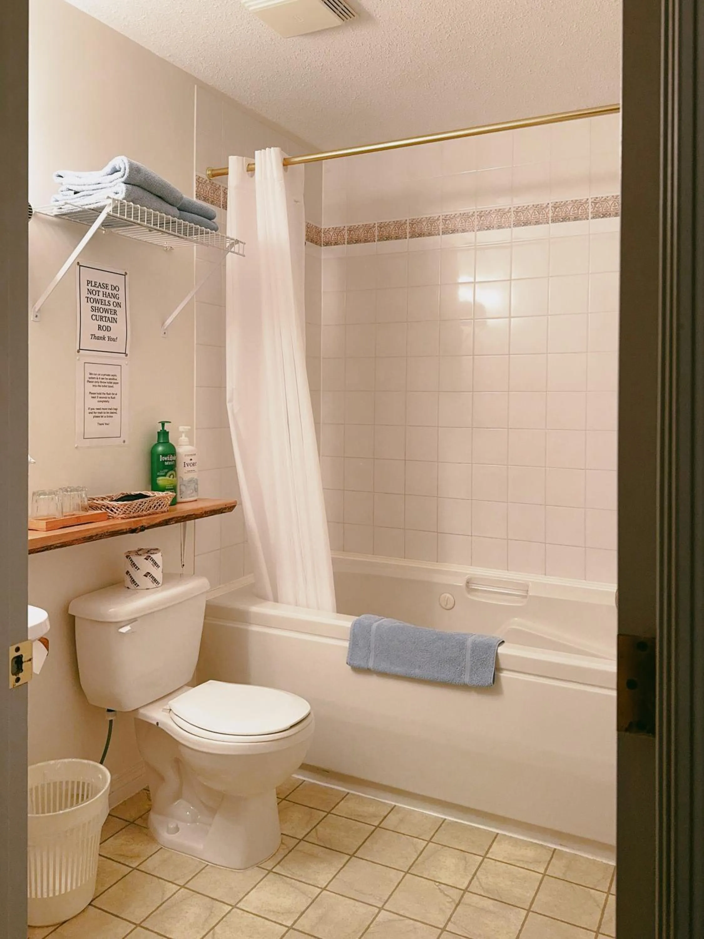 Bathroom in Alpine Meadows Lodge