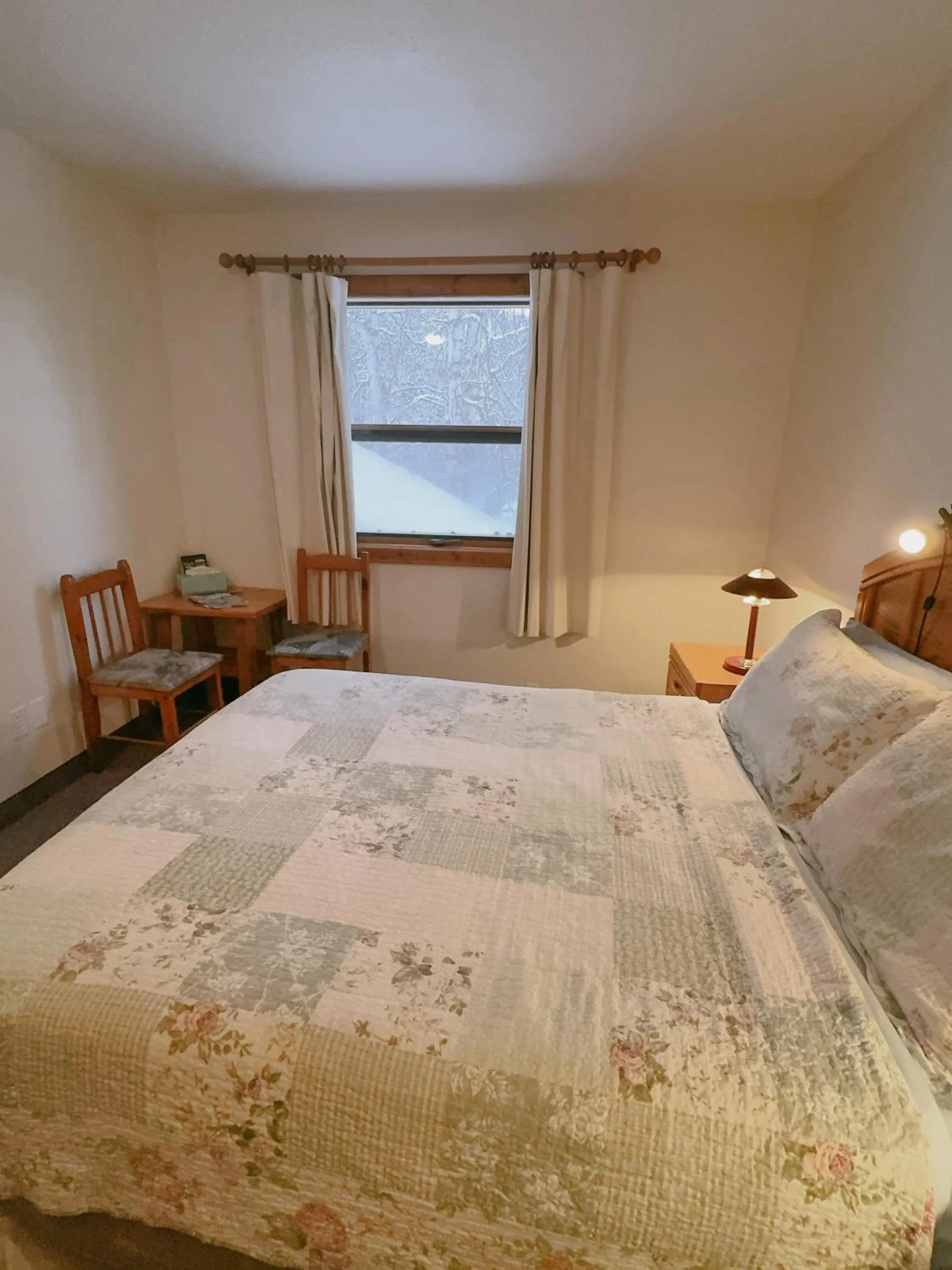 Bed in Alpine Meadows Lodge