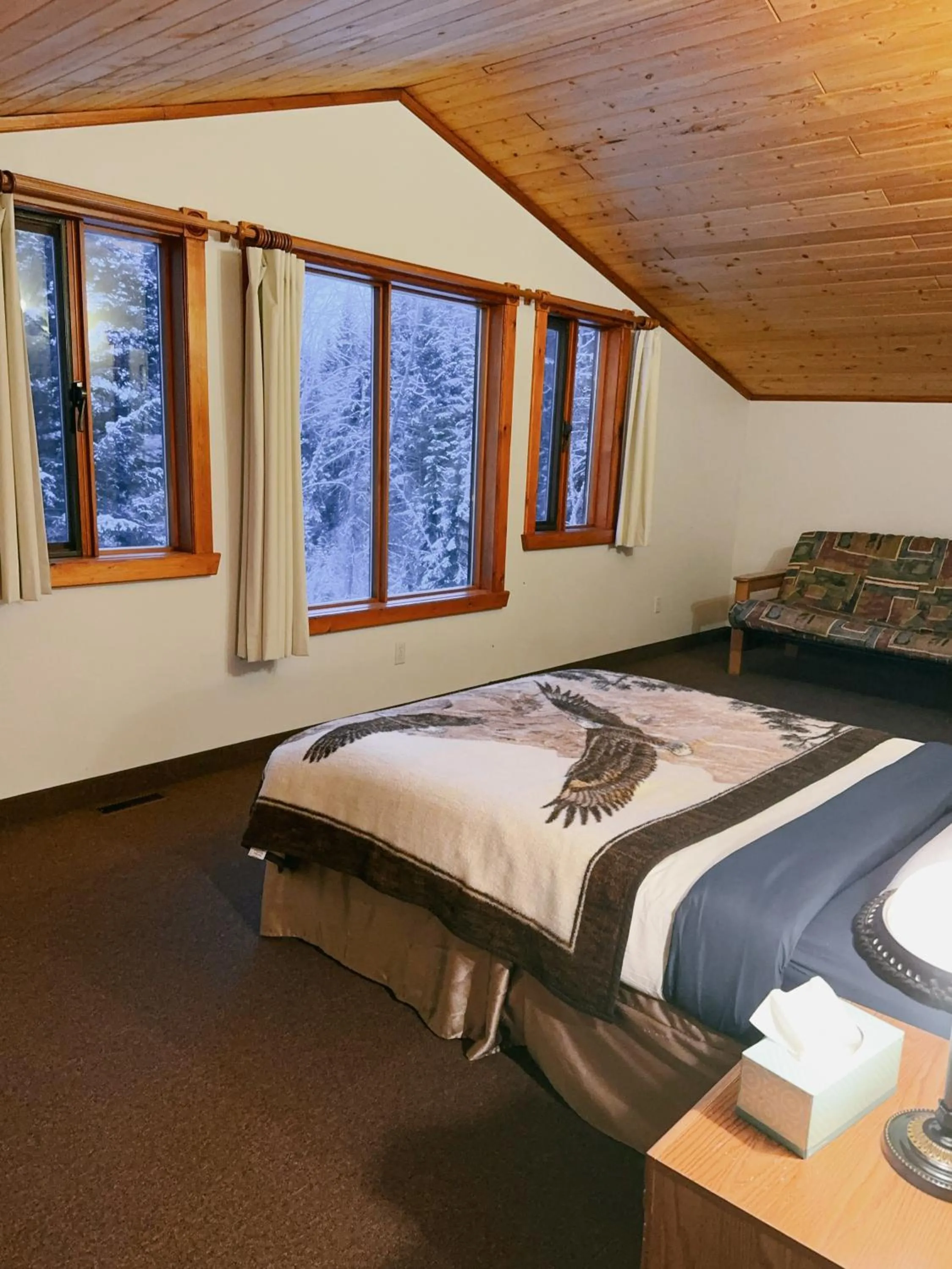 Bed in Alpine Meadows Lodge