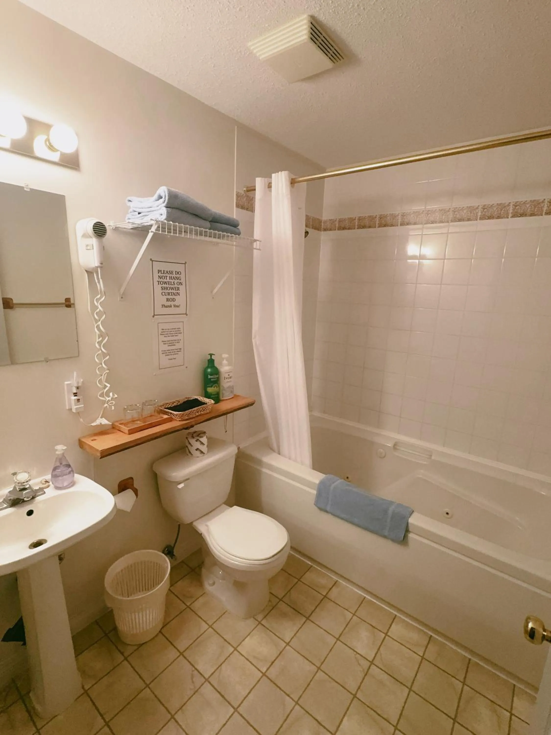 Shower in Alpine Meadows Lodge