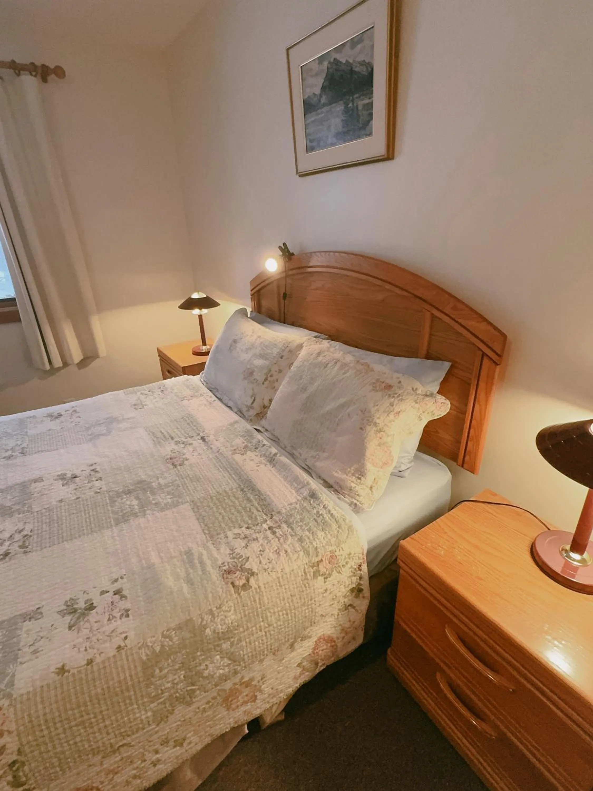 Bed in Alpine Meadows Lodge